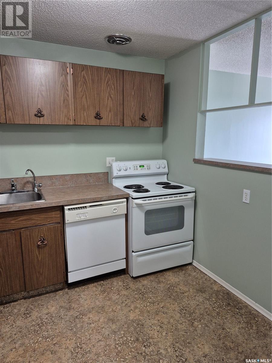 Single Family House High rise for Sale in   RAE STREET Regina 