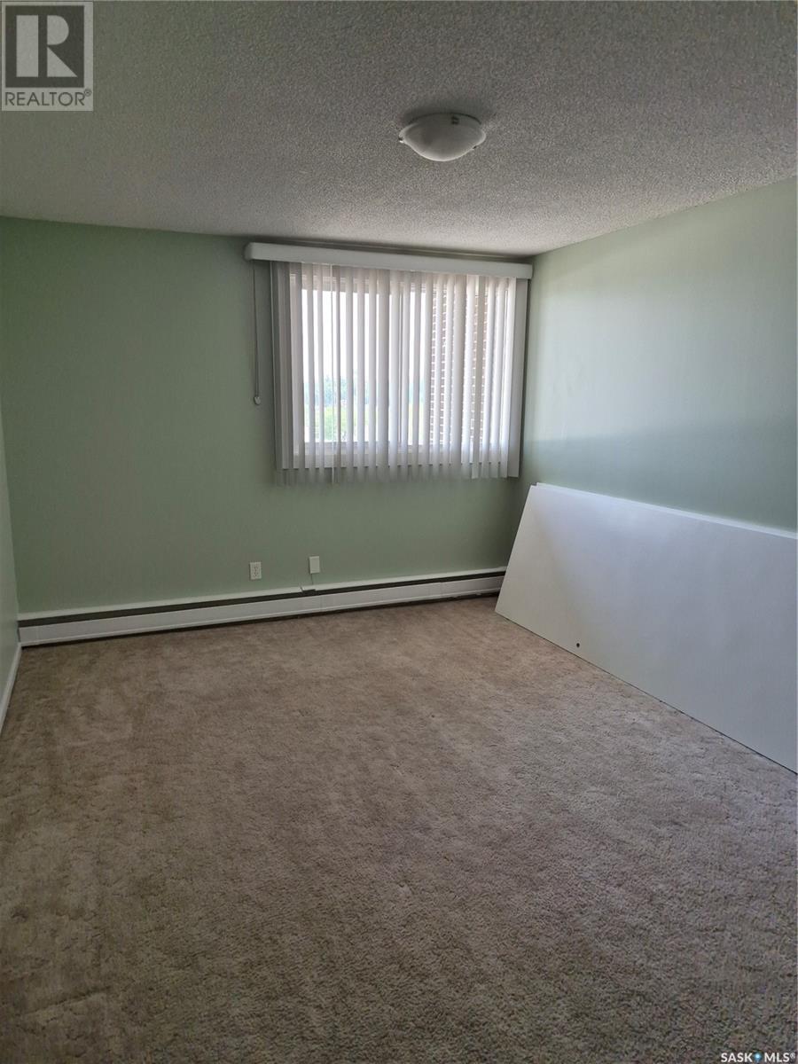 Single Family House High rise for Sale in   RAE STREET Regina 