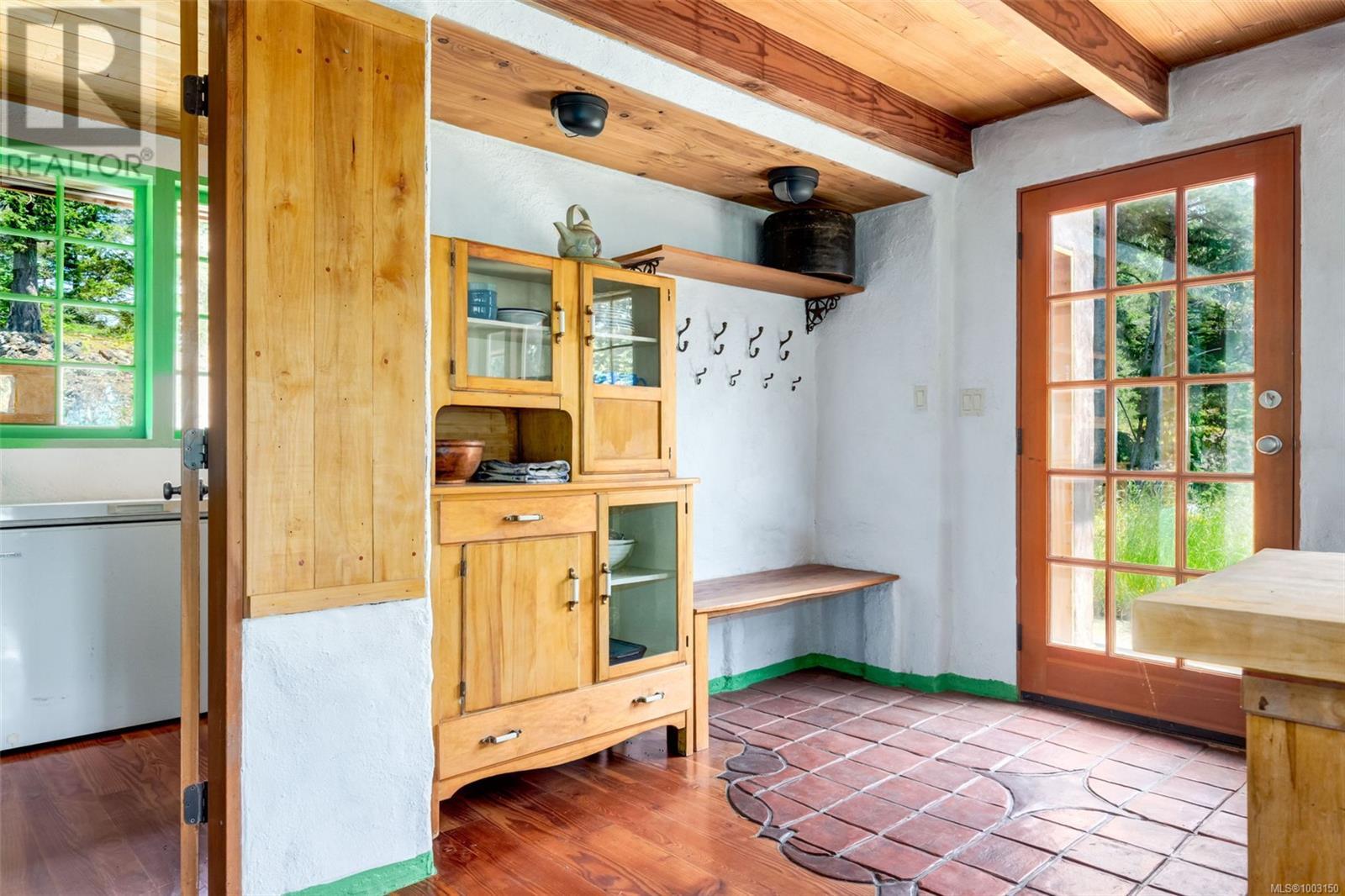 9 Main Rd, Lasqueti Island