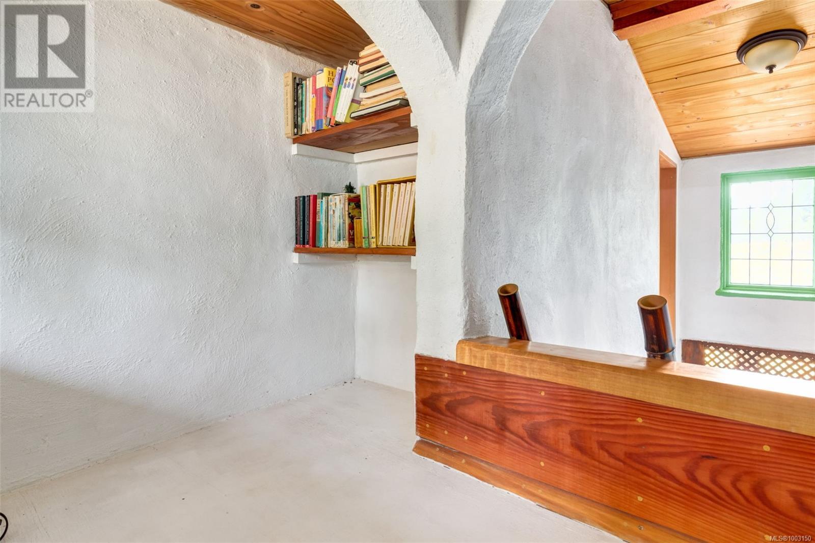 9 Main Rd, Lasqueti Island