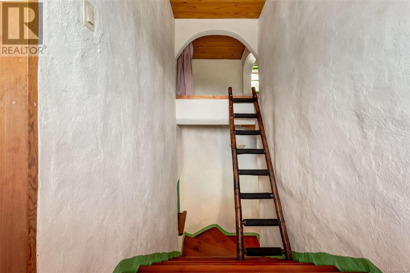 9 Main Rd, Lasqueti Island