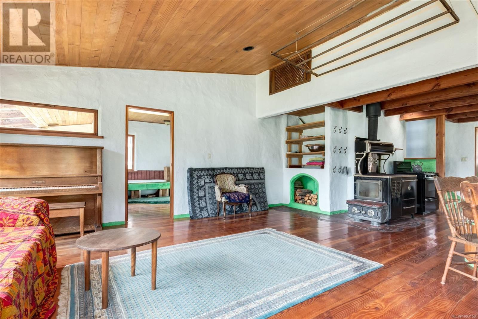 9 Main Rd, Lasqueti Island
