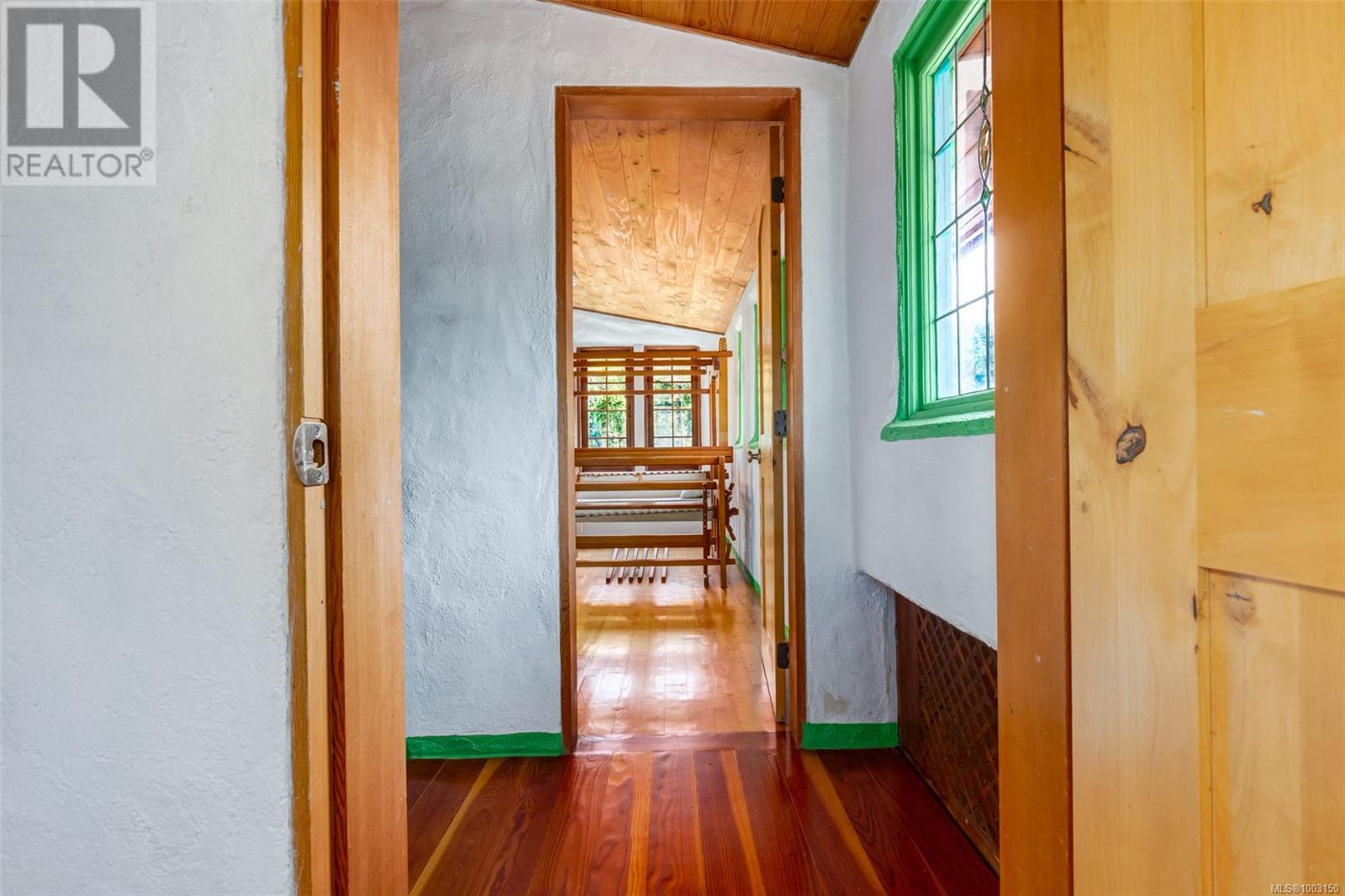 9 Main Rd, Lasqueti Island