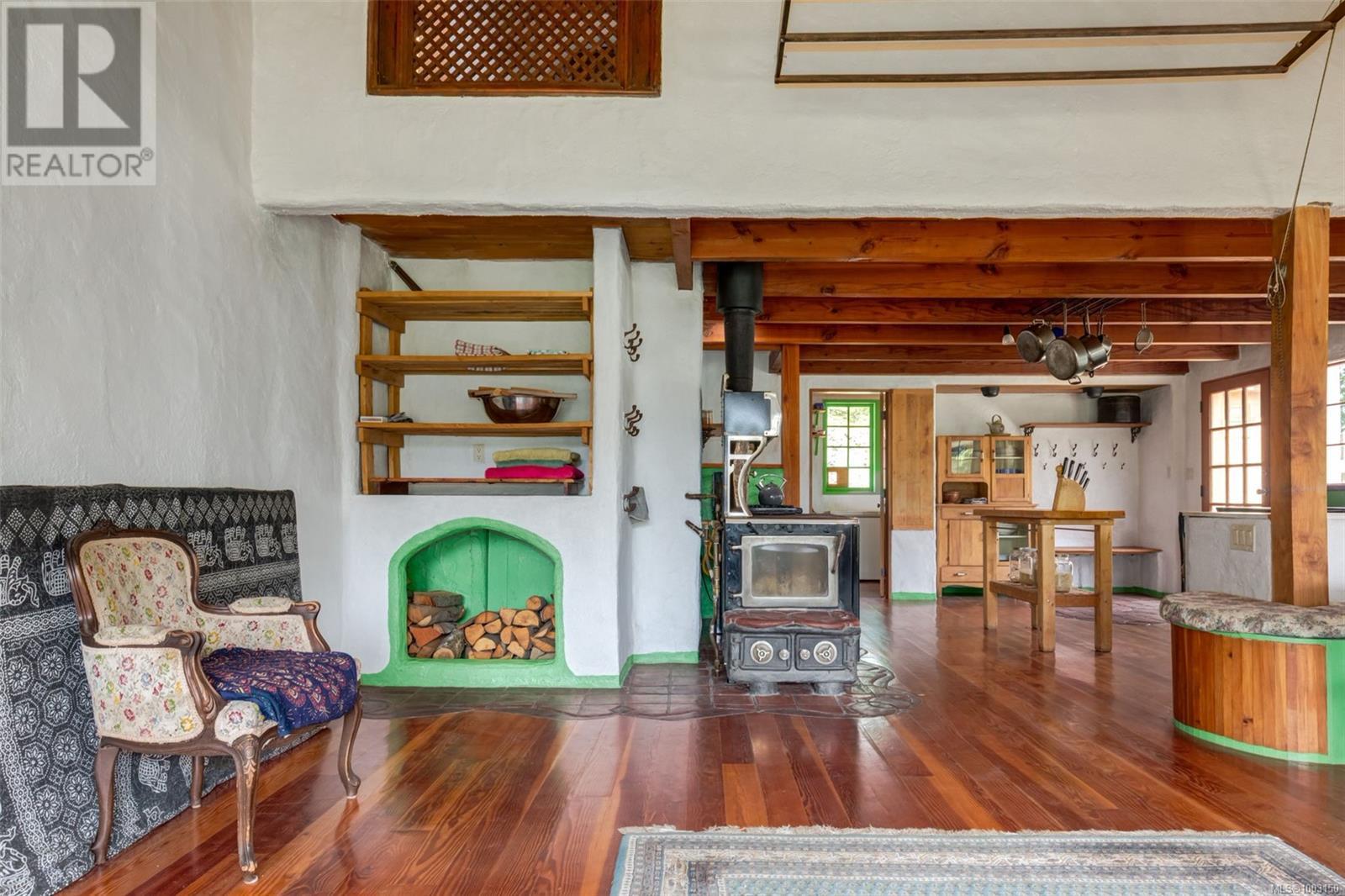 9 Main Rd, Lasqueti Island