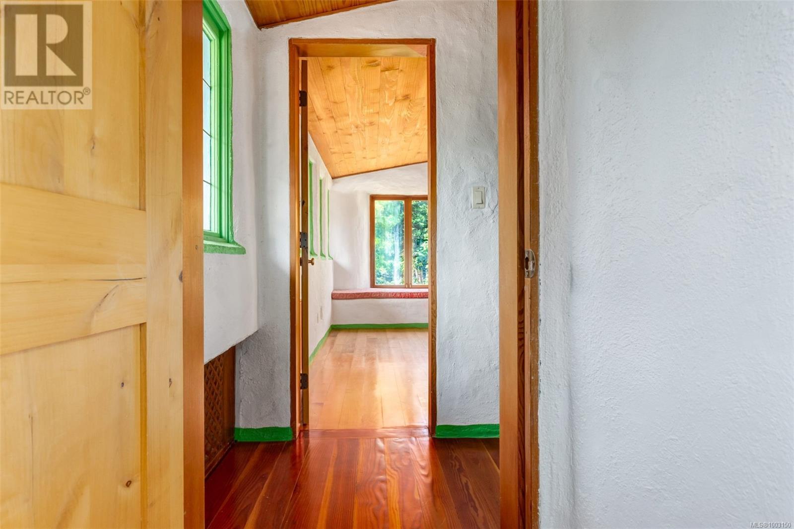 9 Main Rd, Lasqueti Island