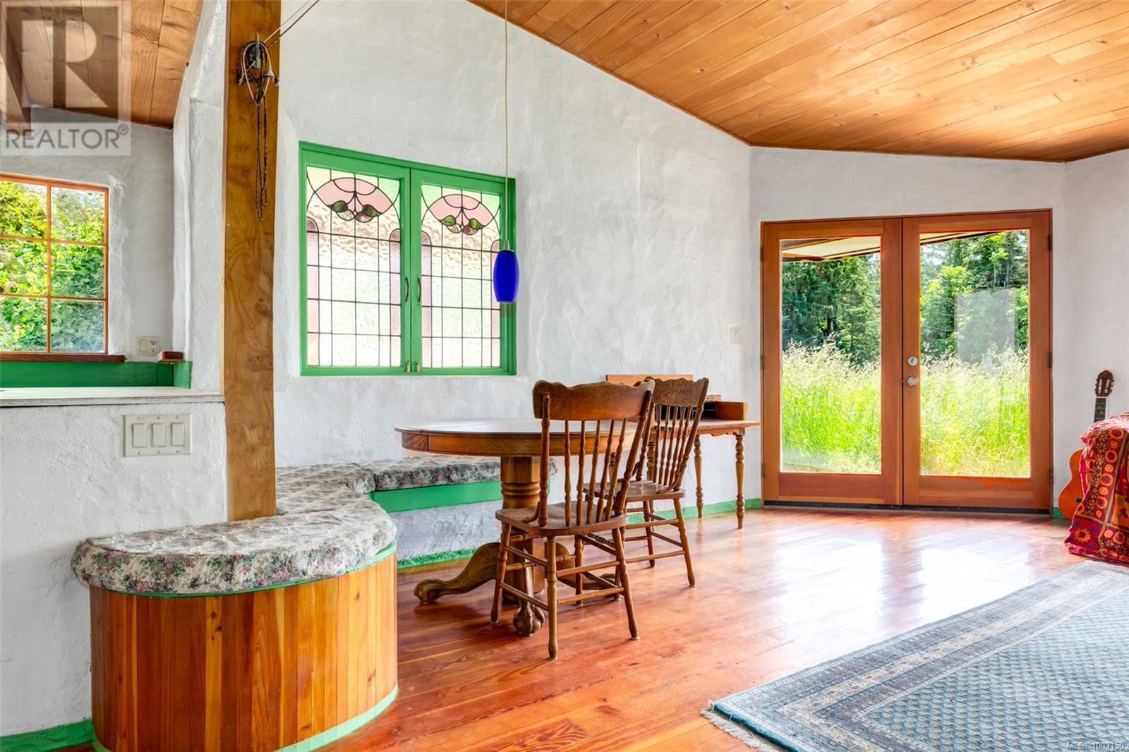 9 Main Rd, Lasqueti Island