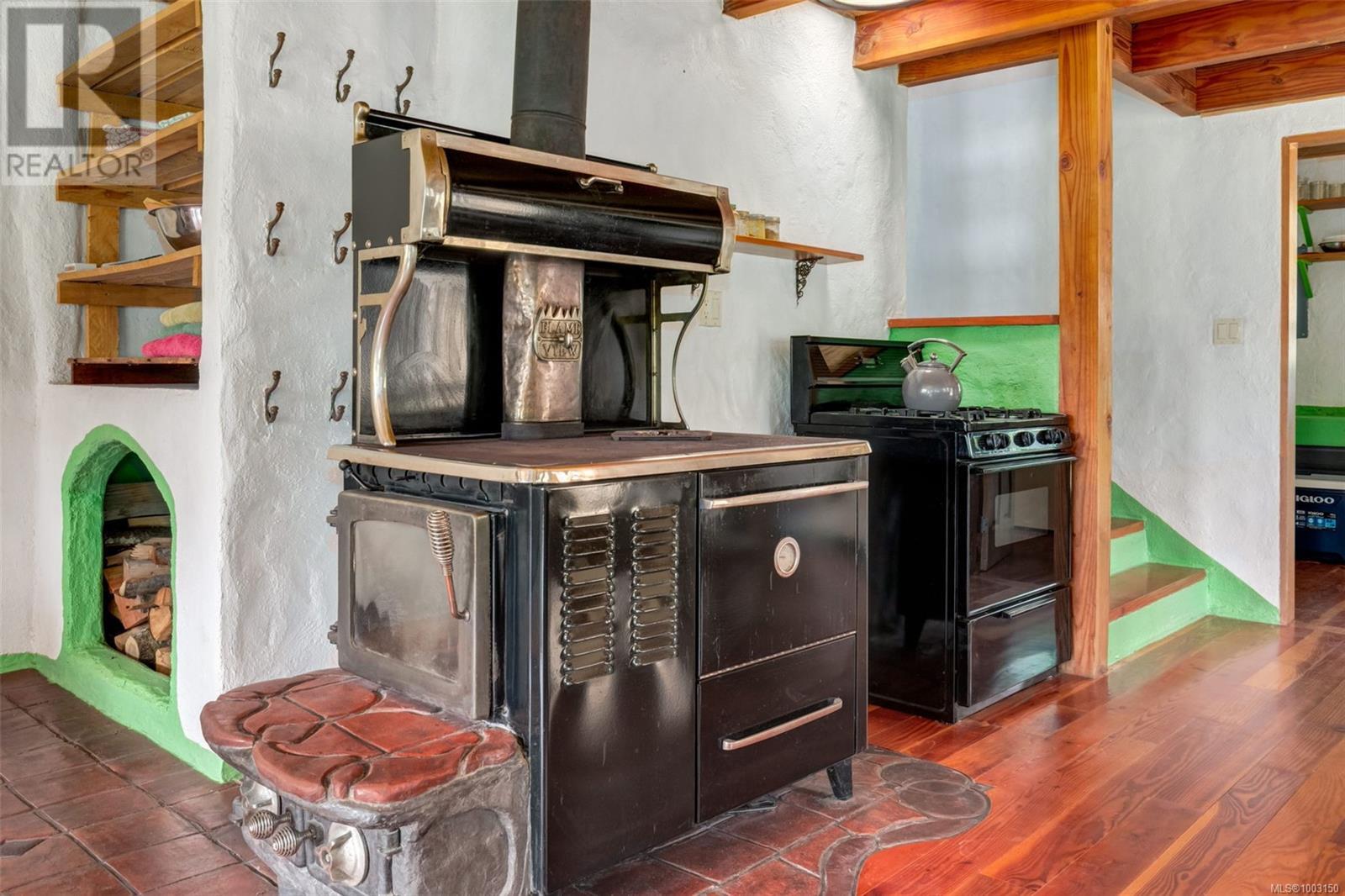 9 Main Rd, Lasqueti Island