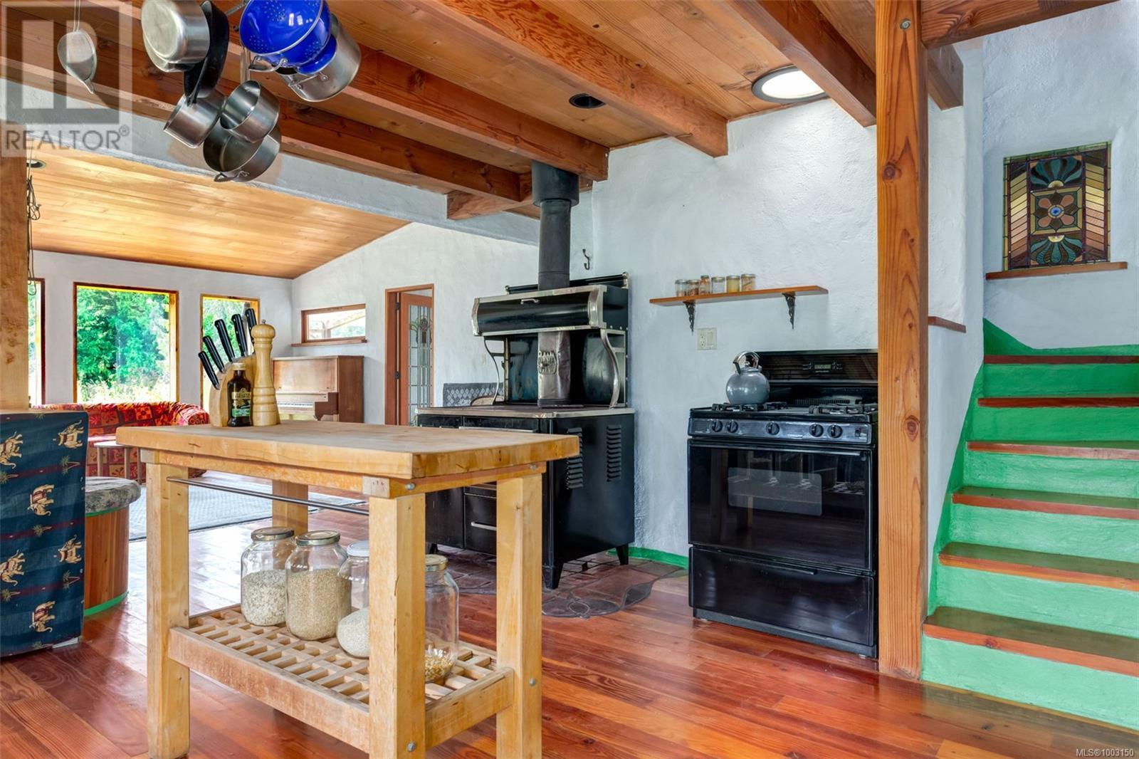 9 Main Rd, Lasqueti Island