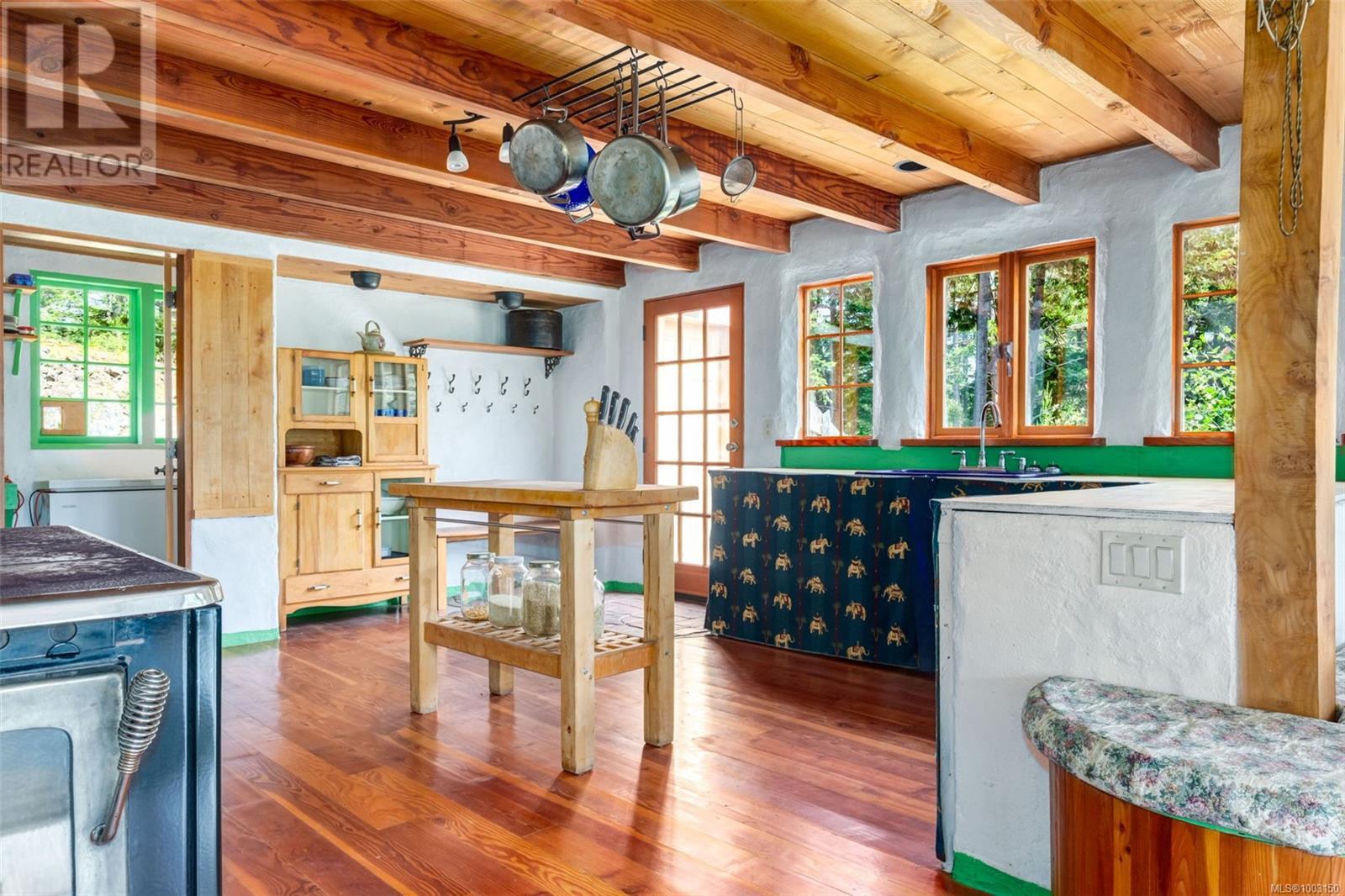 9 Main Rd, Lasqueti Island