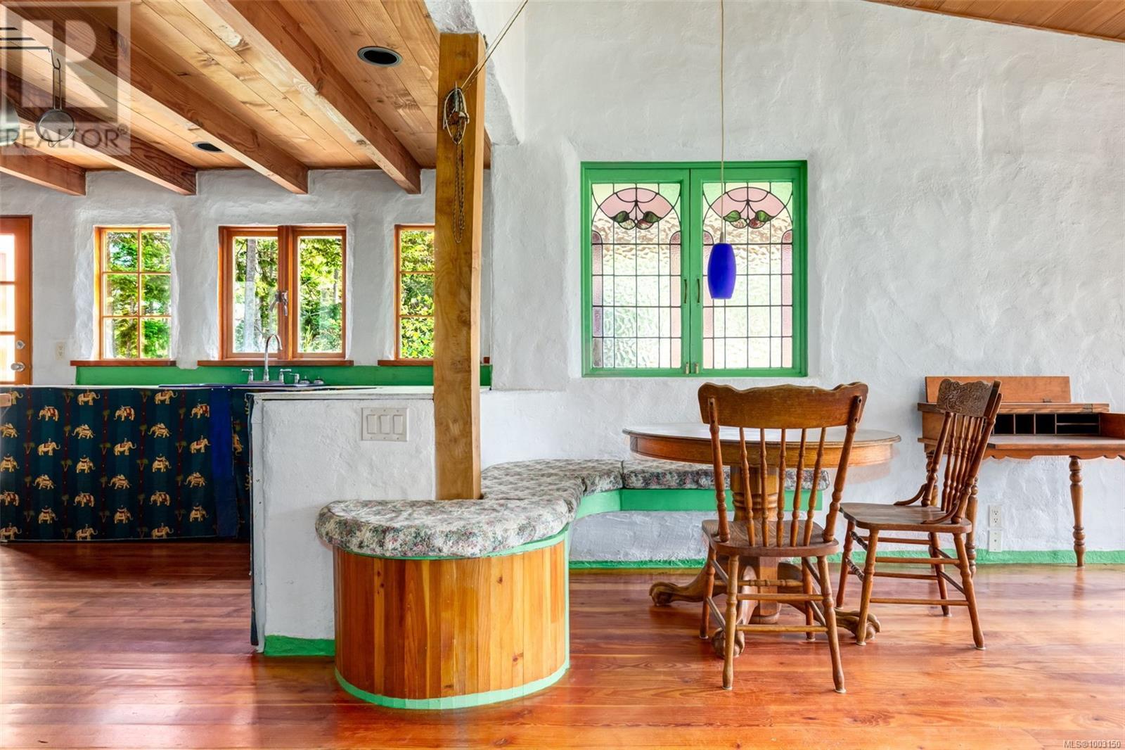 9 Main Rd, Lasqueti Island
