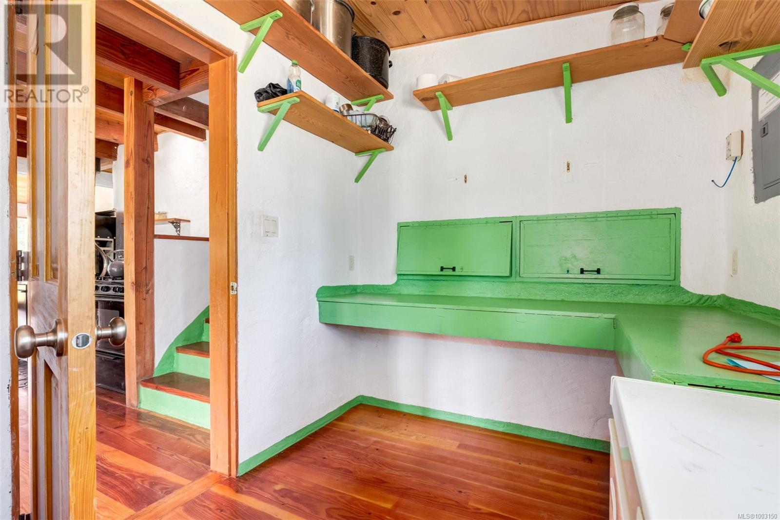 9 Main Rd, Lasqueti Island