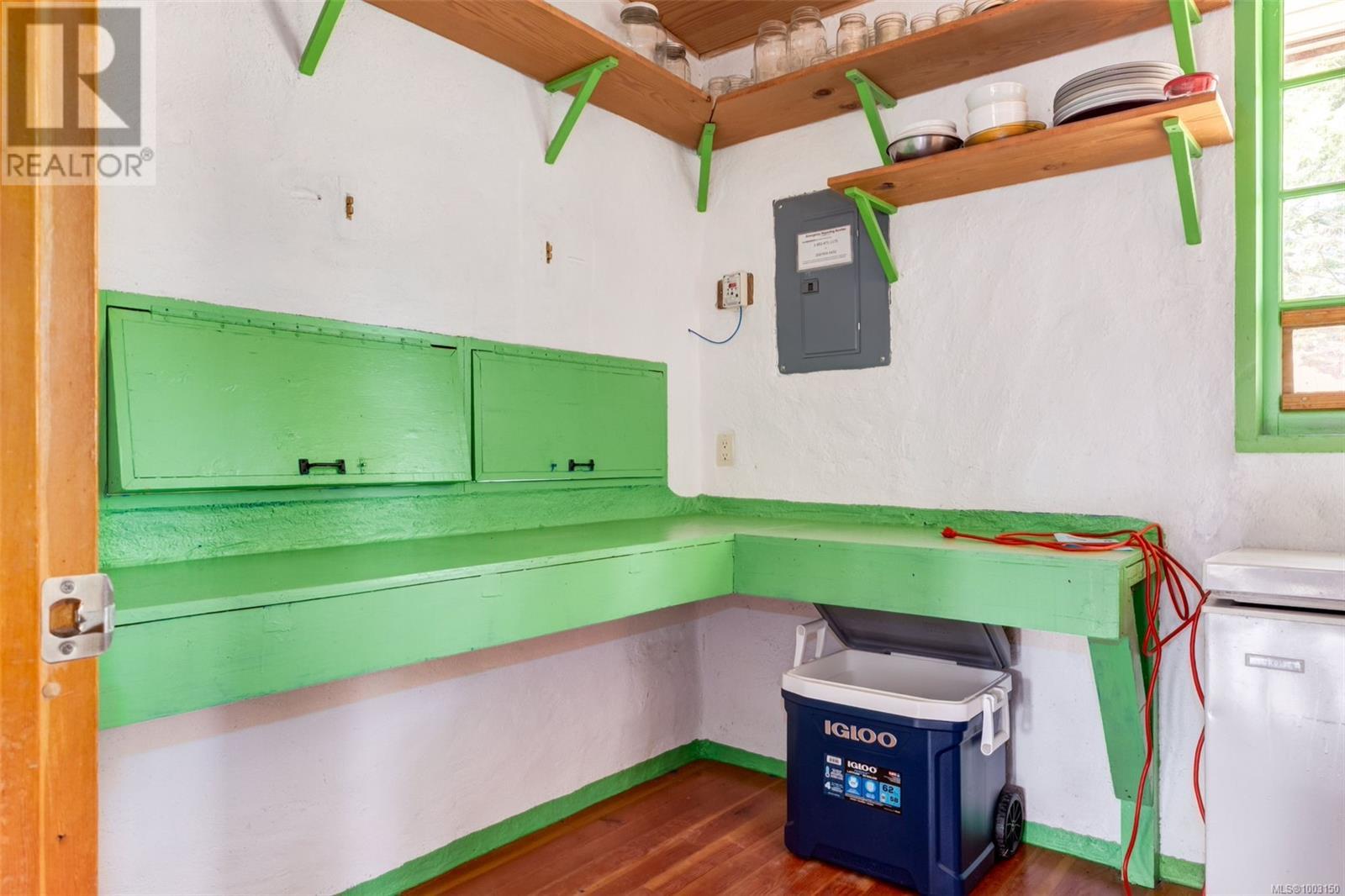 9 Main Rd, Lasqueti Island
