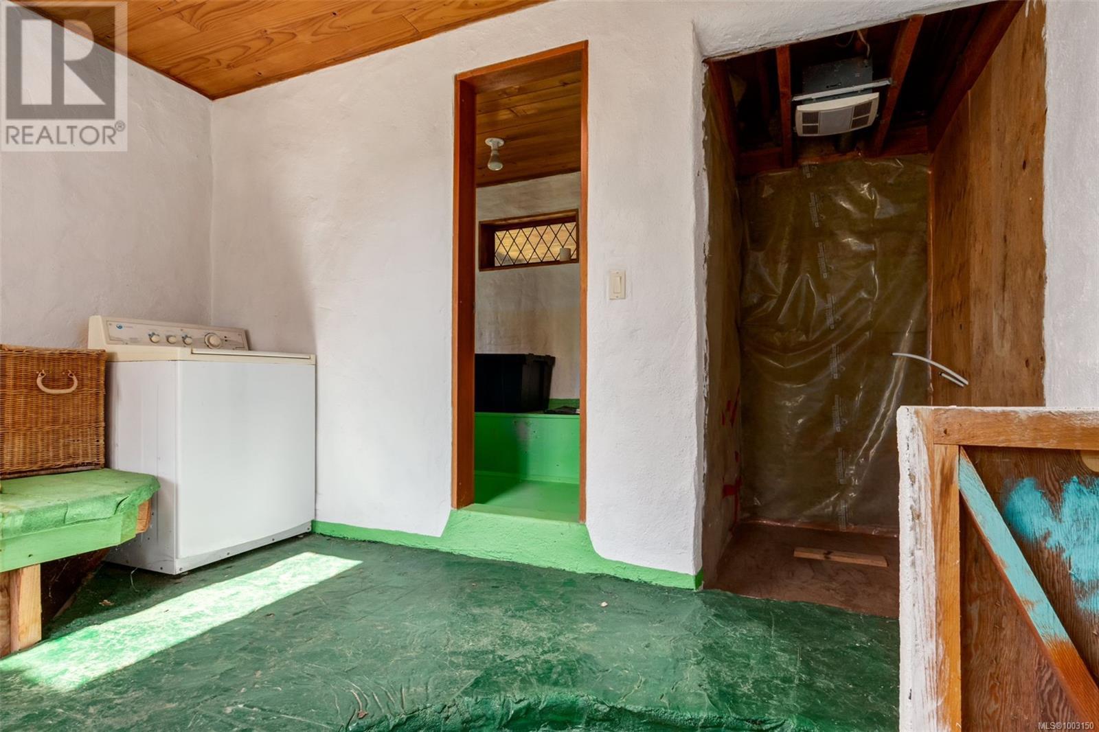 9 Main Rd, Lasqueti Island