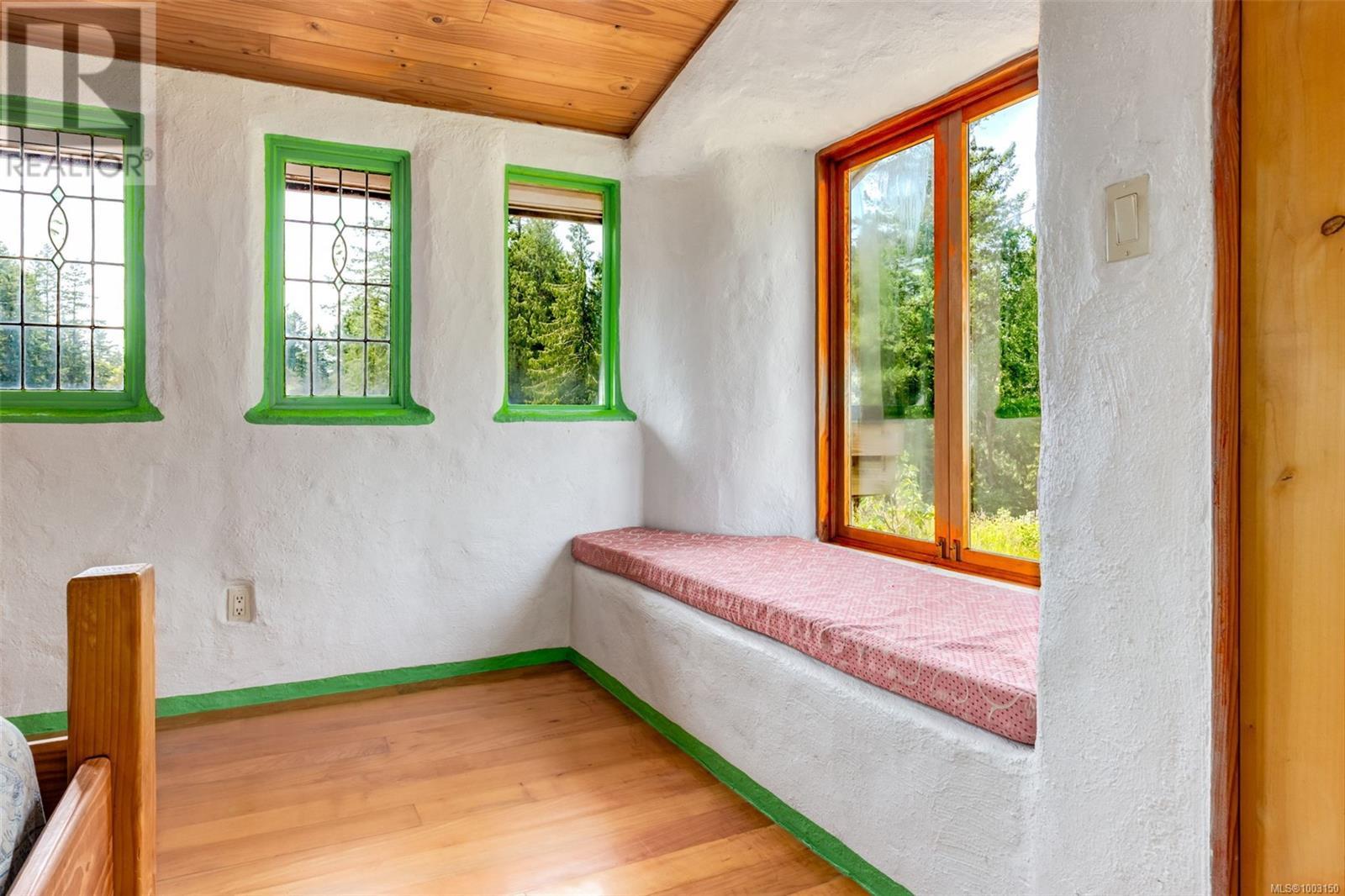 9 Main Rd, Lasqueti Island