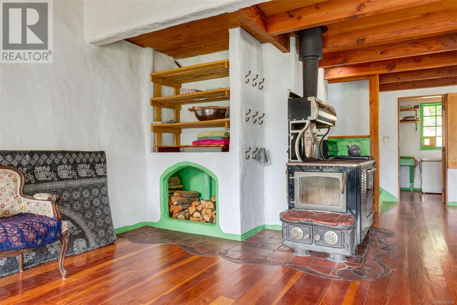 9 Main Rd, Lasqueti Island