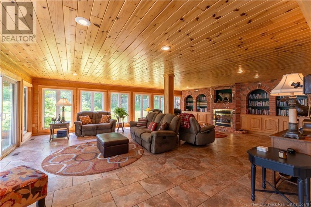 72 Young Lane - Image 34