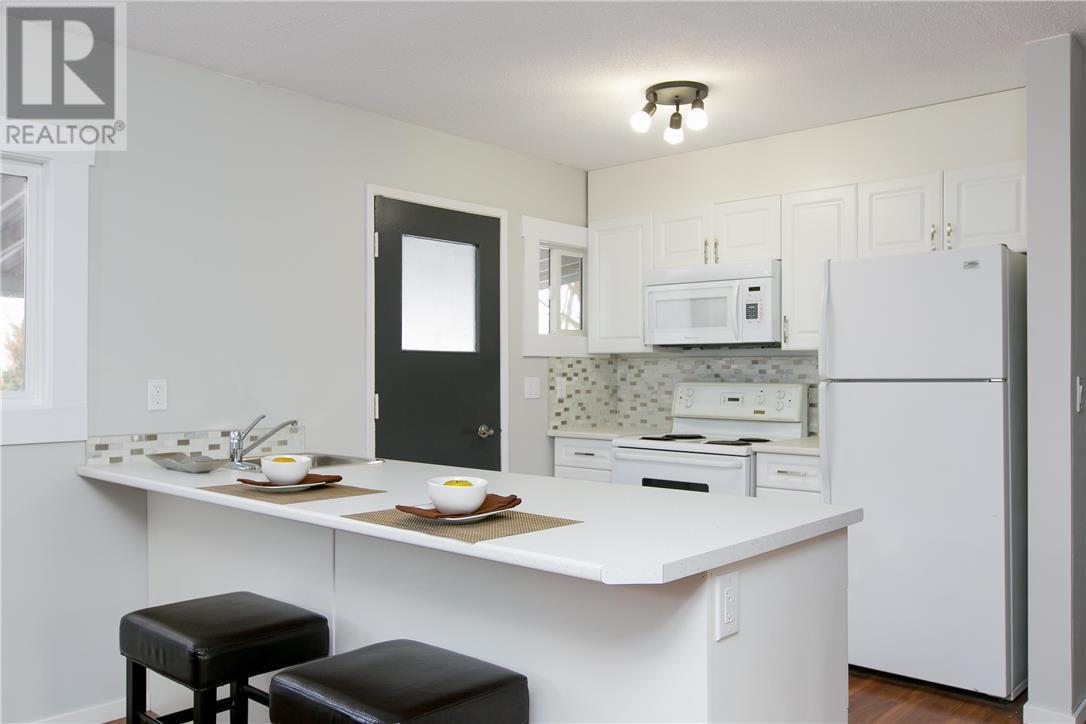 Photo 10 of 130 Dysart Road, Kelowna BC