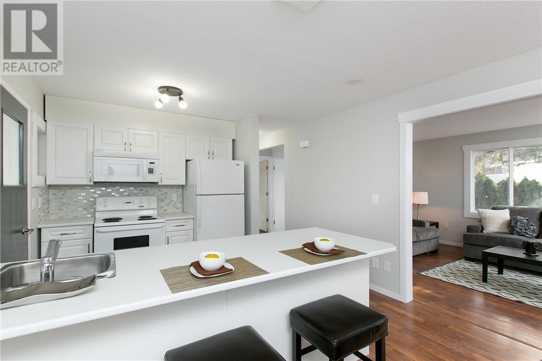 Photo 8 of 130 Dysart Road, Kelowna BC