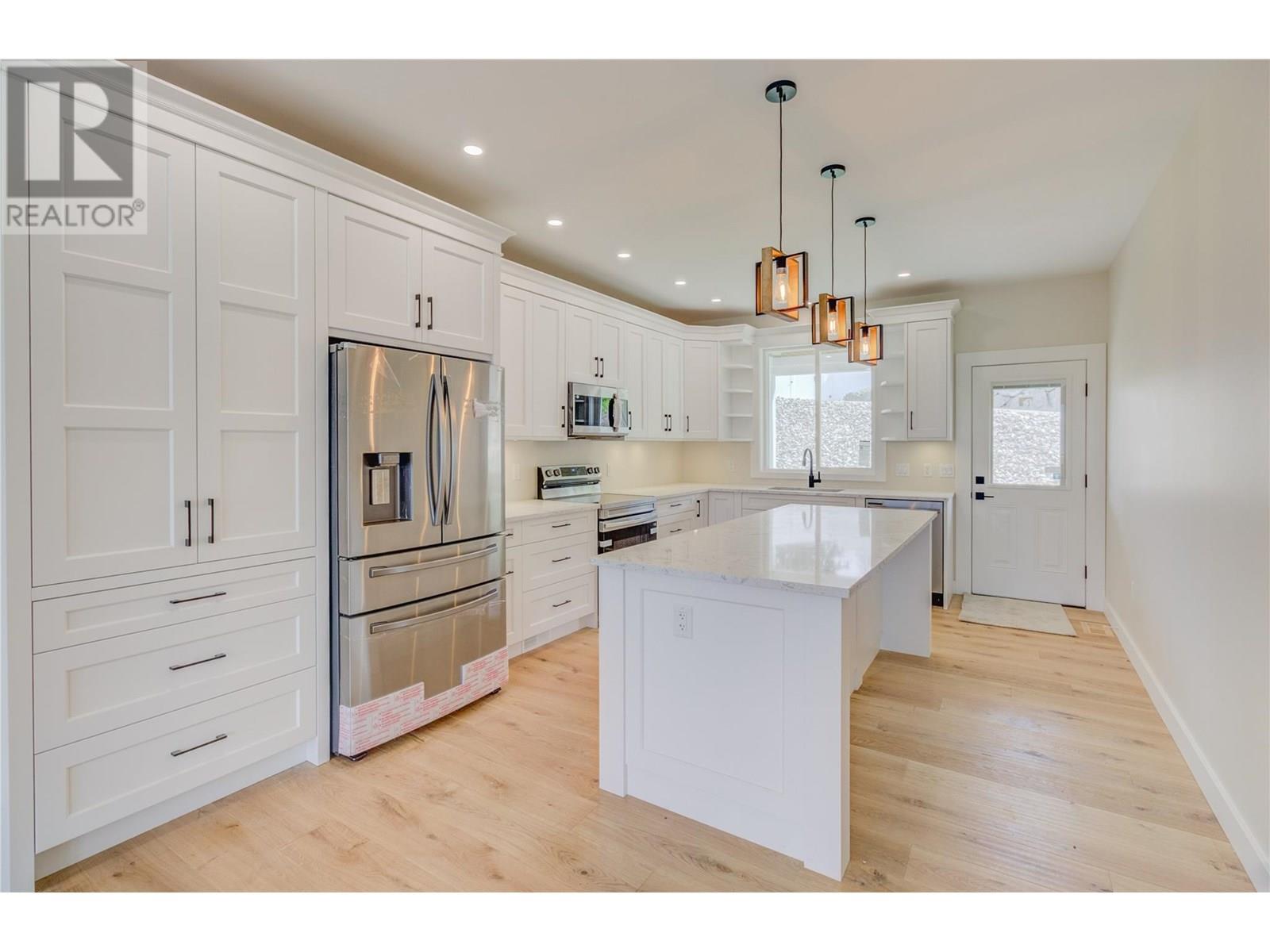 Photo 18 of 1740 9 Street Se, Salmon Arm BC