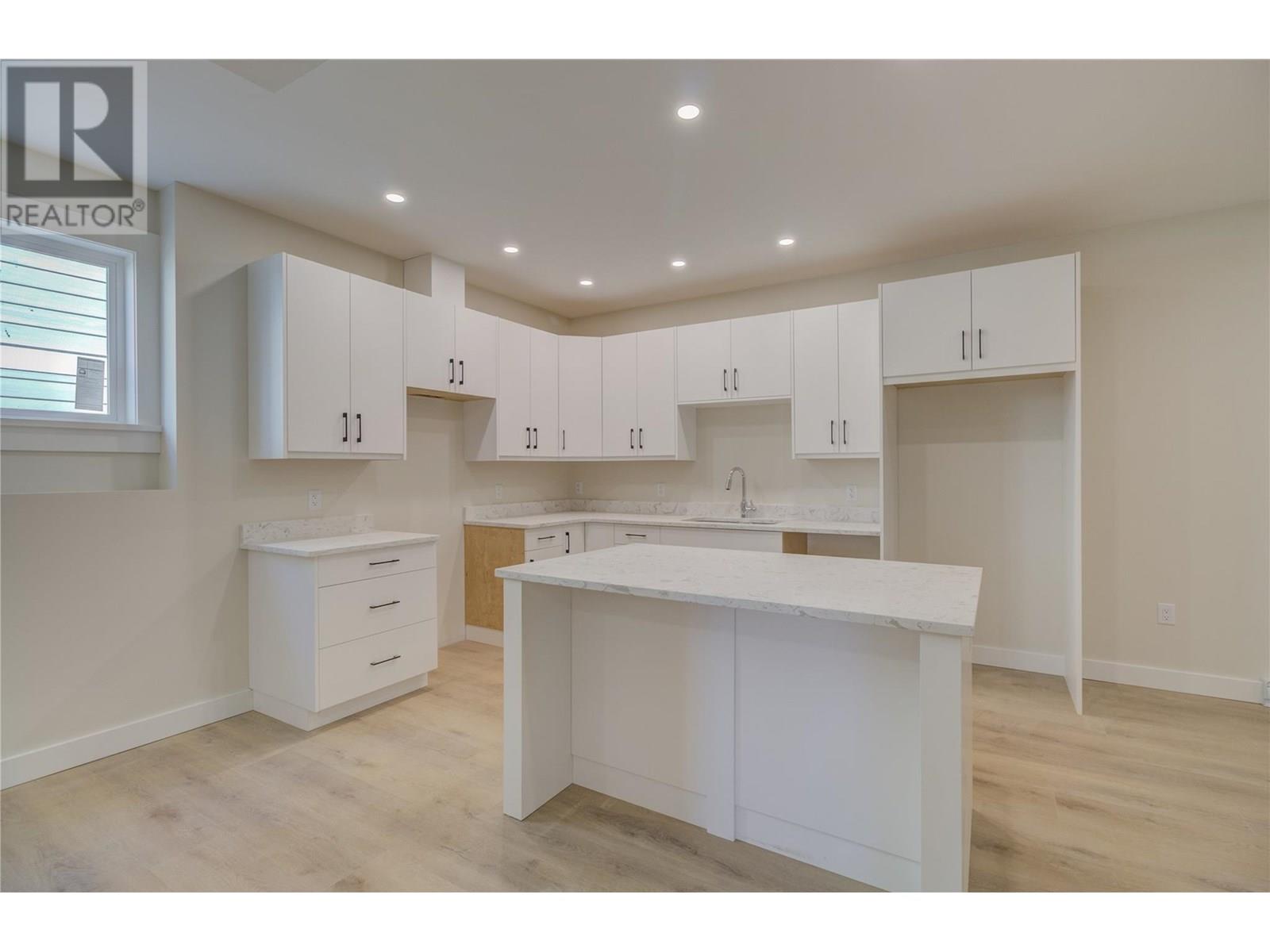 Photo 28 of 1740 9 Street Se, Salmon Arm BC