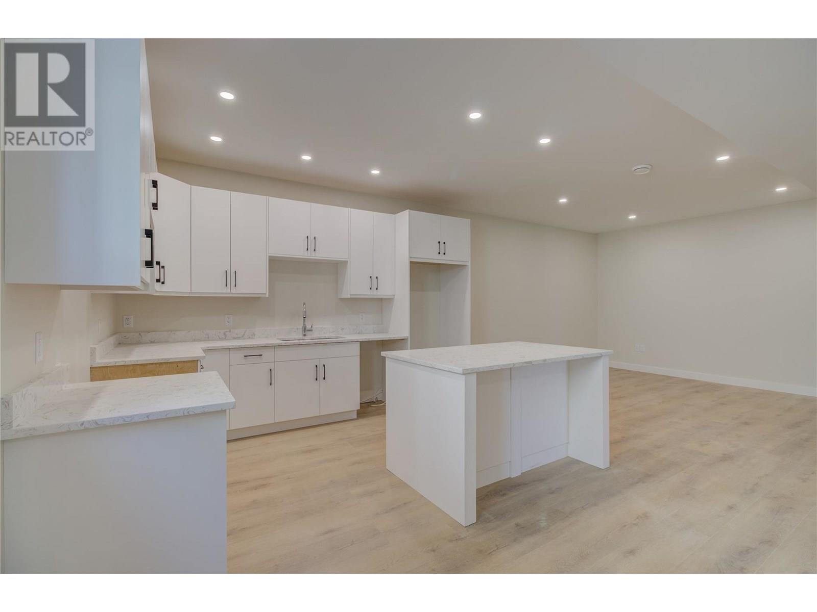 Photo 29 of 1740 9 Street Se, Salmon Arm BC