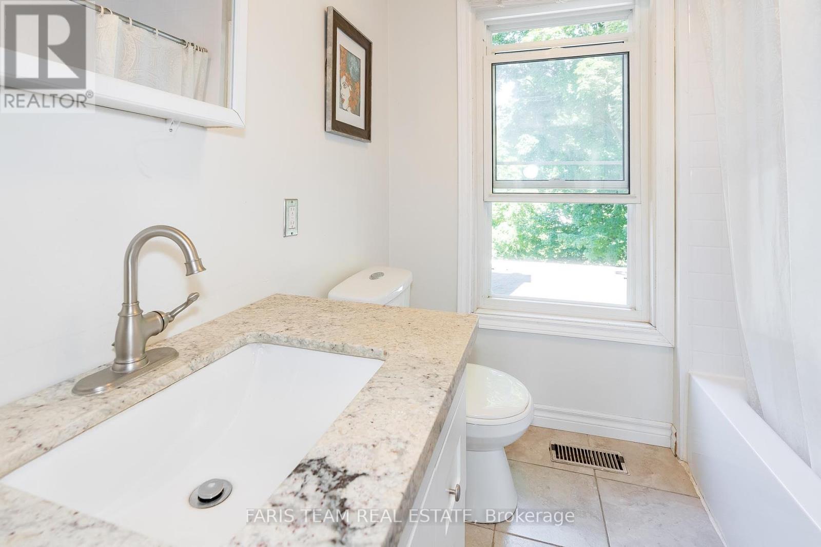 Photo 15 of 21 Robert Street E, Penetanguishene ON