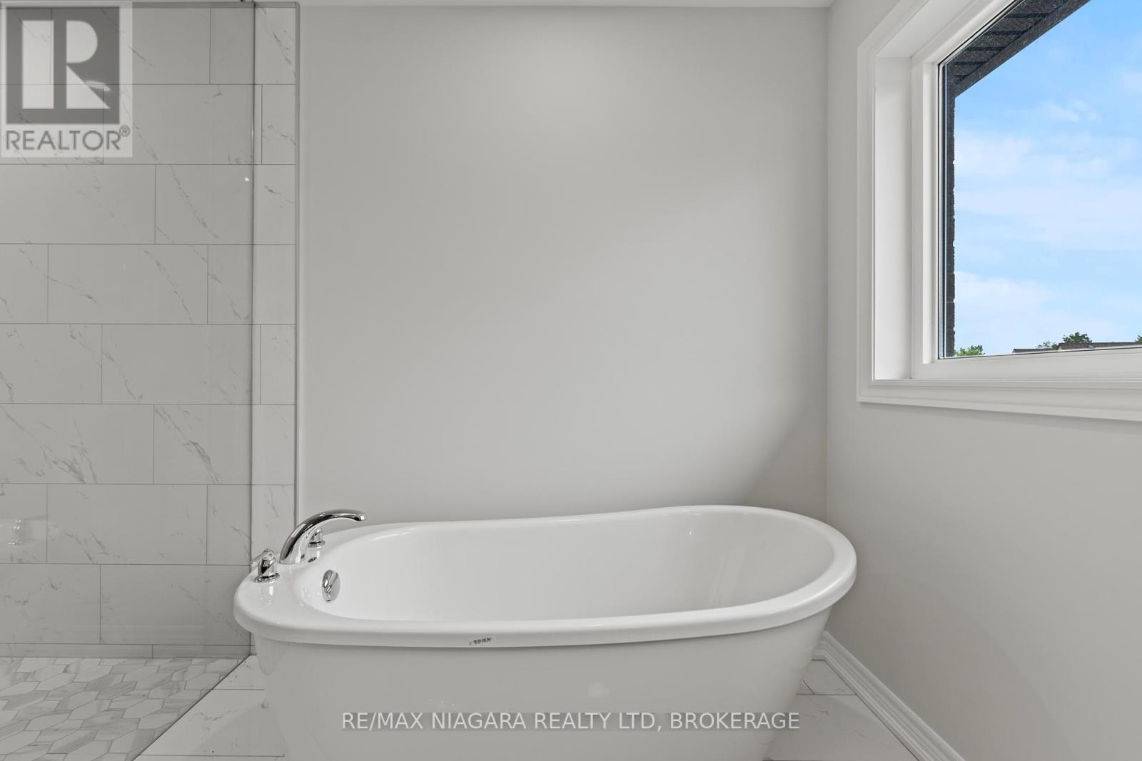 Photo 23 of 136 Hodgkins Avenue, Thorold ON