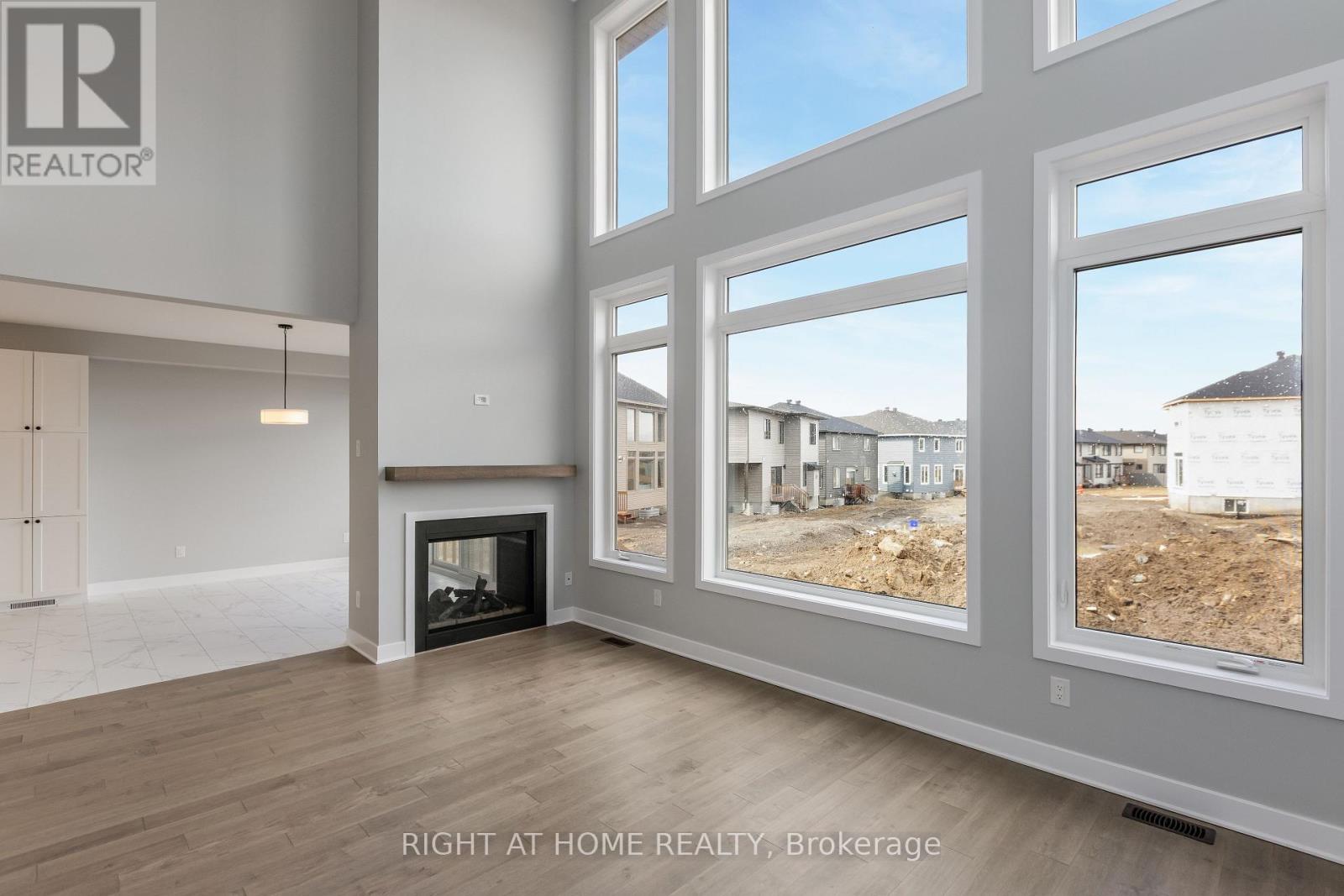 Photo 10 of 584 Paakanaak Avenue, Ottawa ON