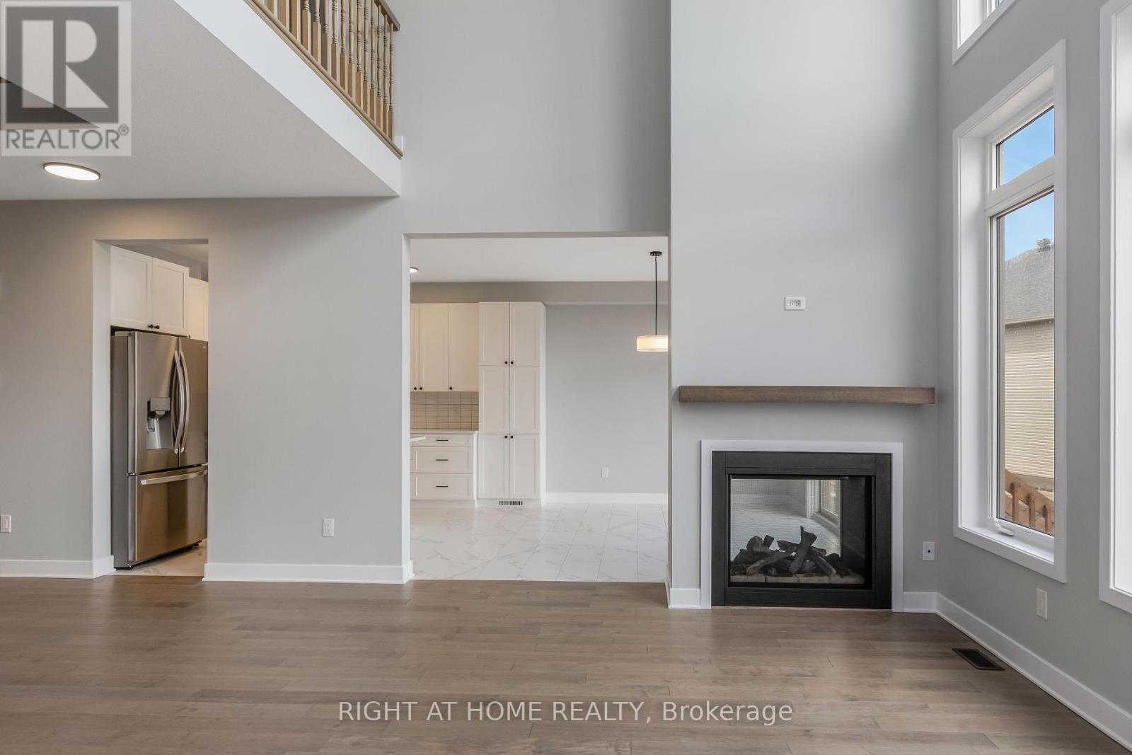 Photo 12 of 584 Paakanaak Avenue, Ottawa ON