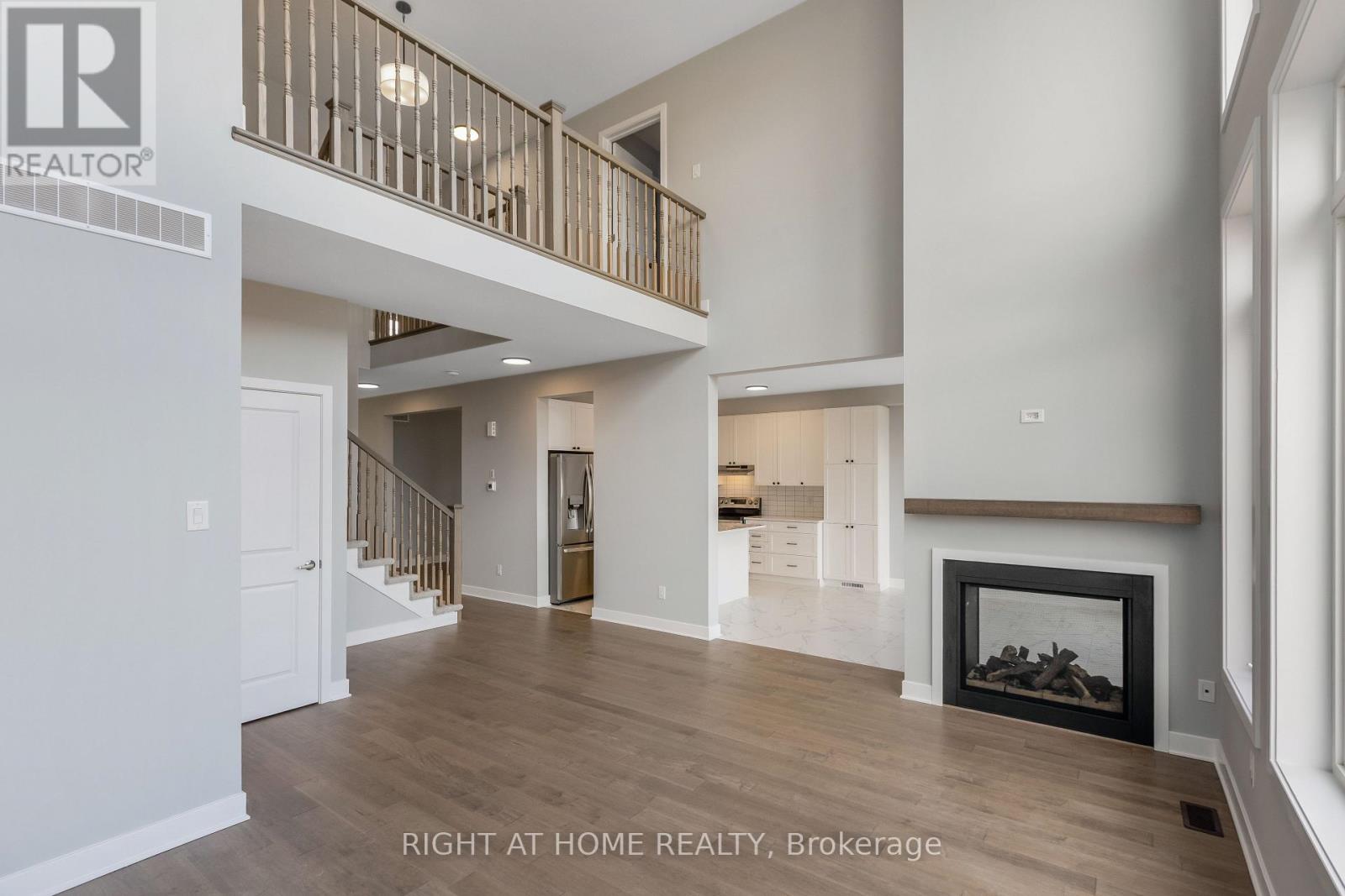 Photo 13 of 584 Paakanaak Avenue, Ottawa ON