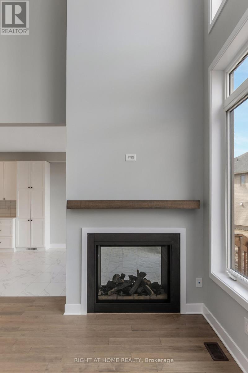Photo 15 of 584 Paakanaak Avenue, Ottawa ON