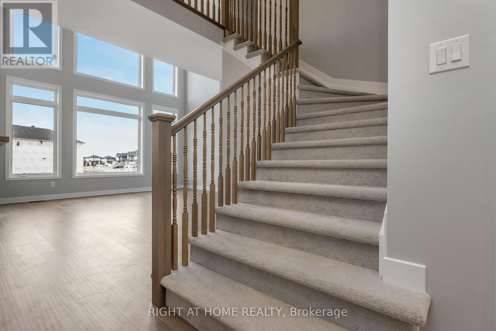 Photo 17 of 584 Paakanaak Avenue, Ottawa ON