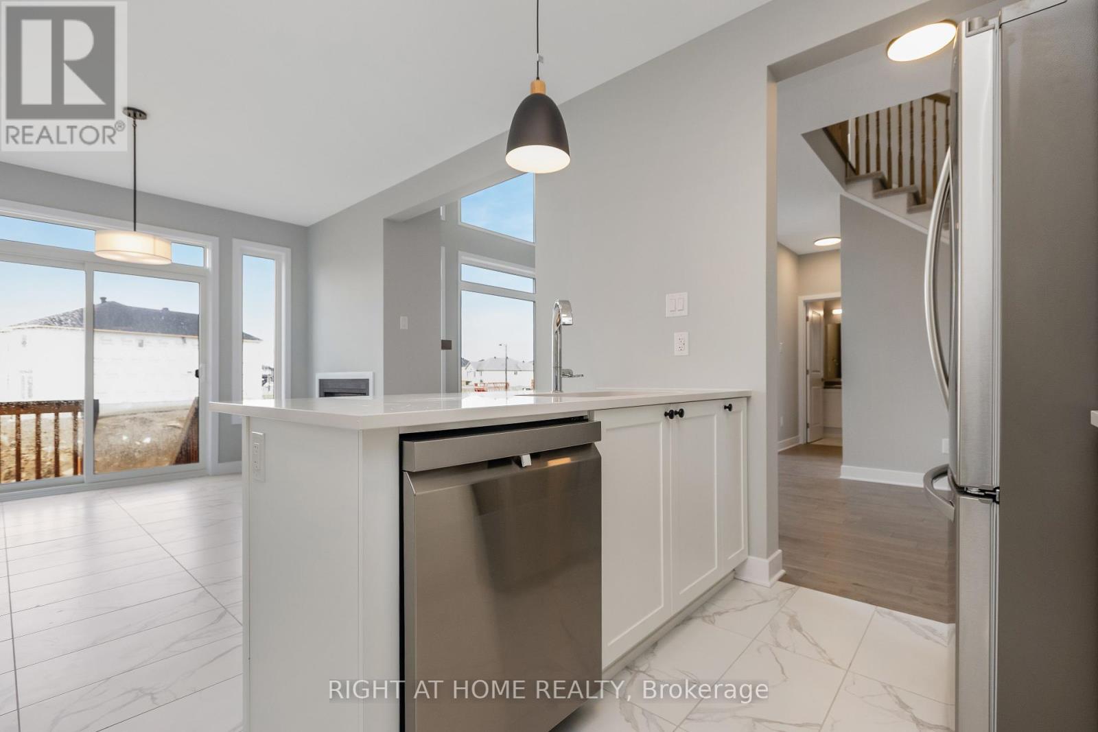 Photo 26 of 584 Paakanaak Avenue, Ottawa ON