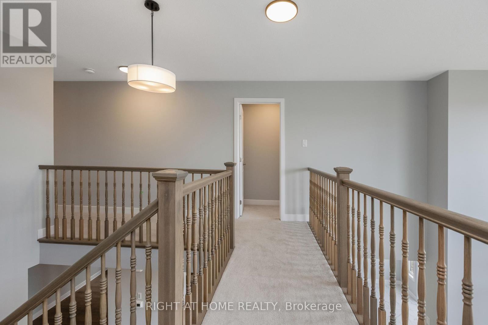 Photo 31 of 584 Paakanaak Avenue, Ottawa ON