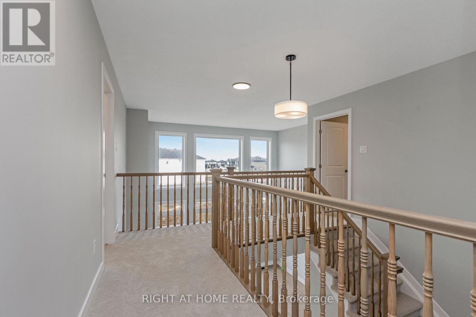 Photo 32 of 584 Paakanaak Avenue, Ottawa ON