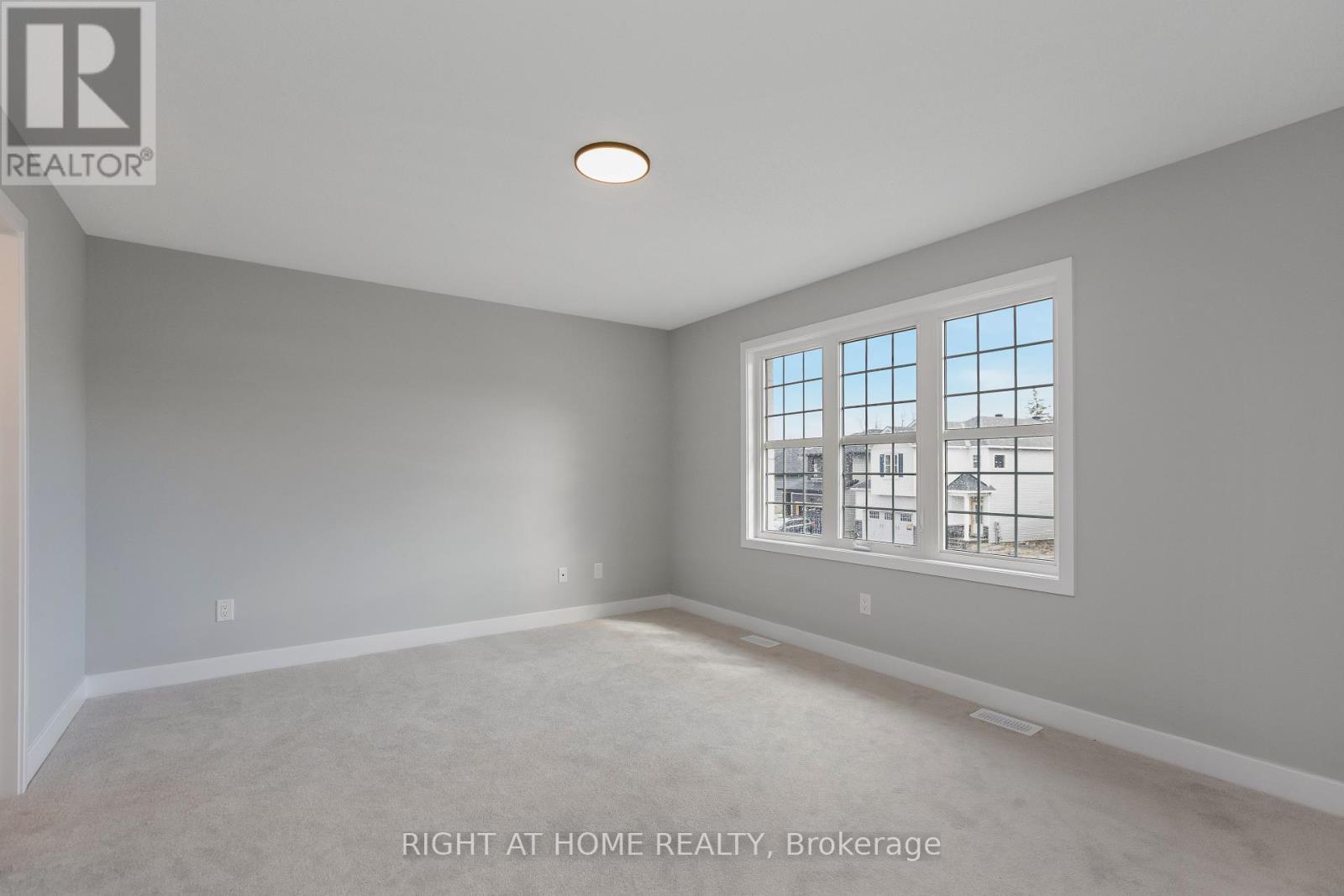 Photo 33 of 584 Paakanaak Avenue, Ottawa ON