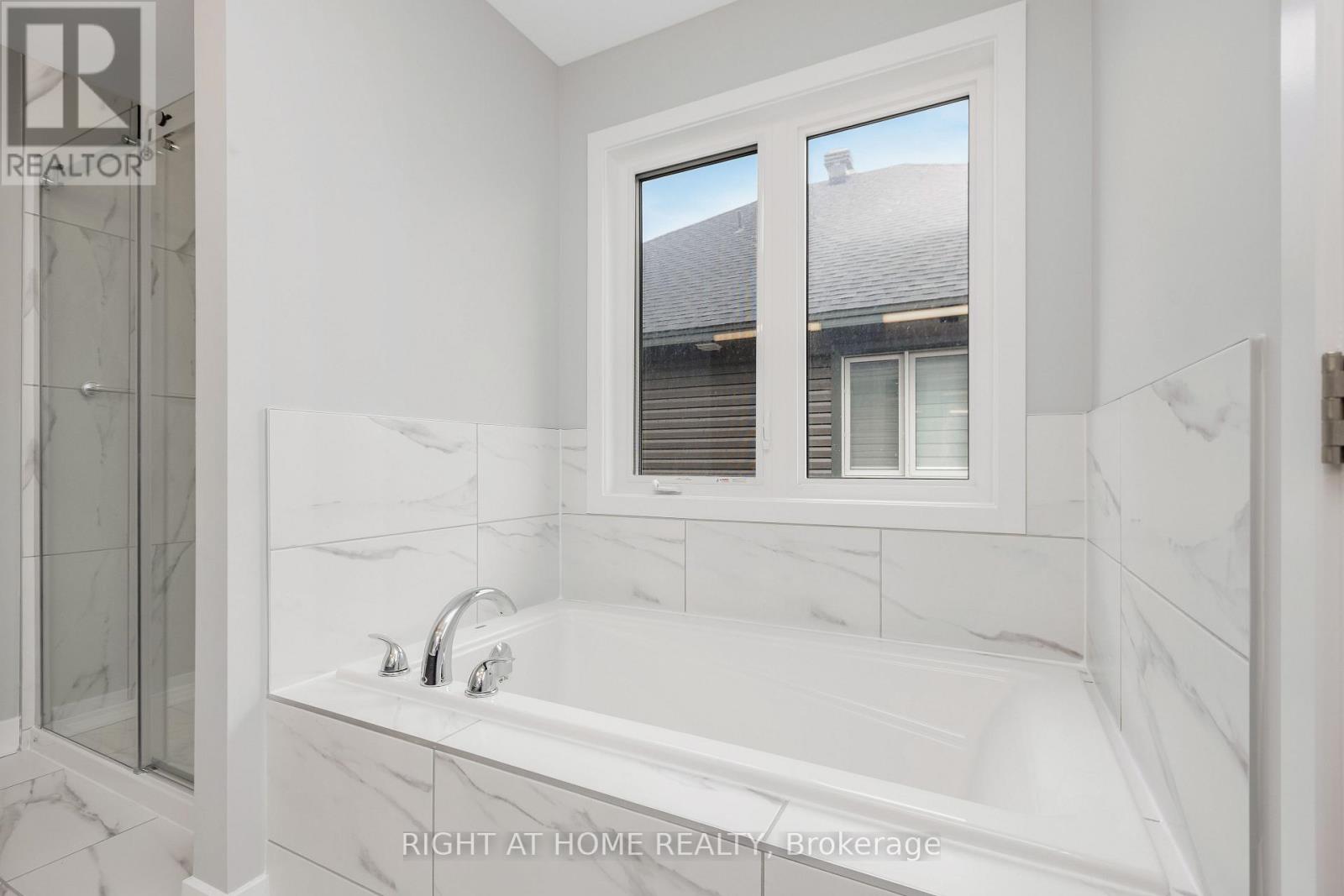 Photo 36 of 584 Paakanaak Avenue, Ottawa ON