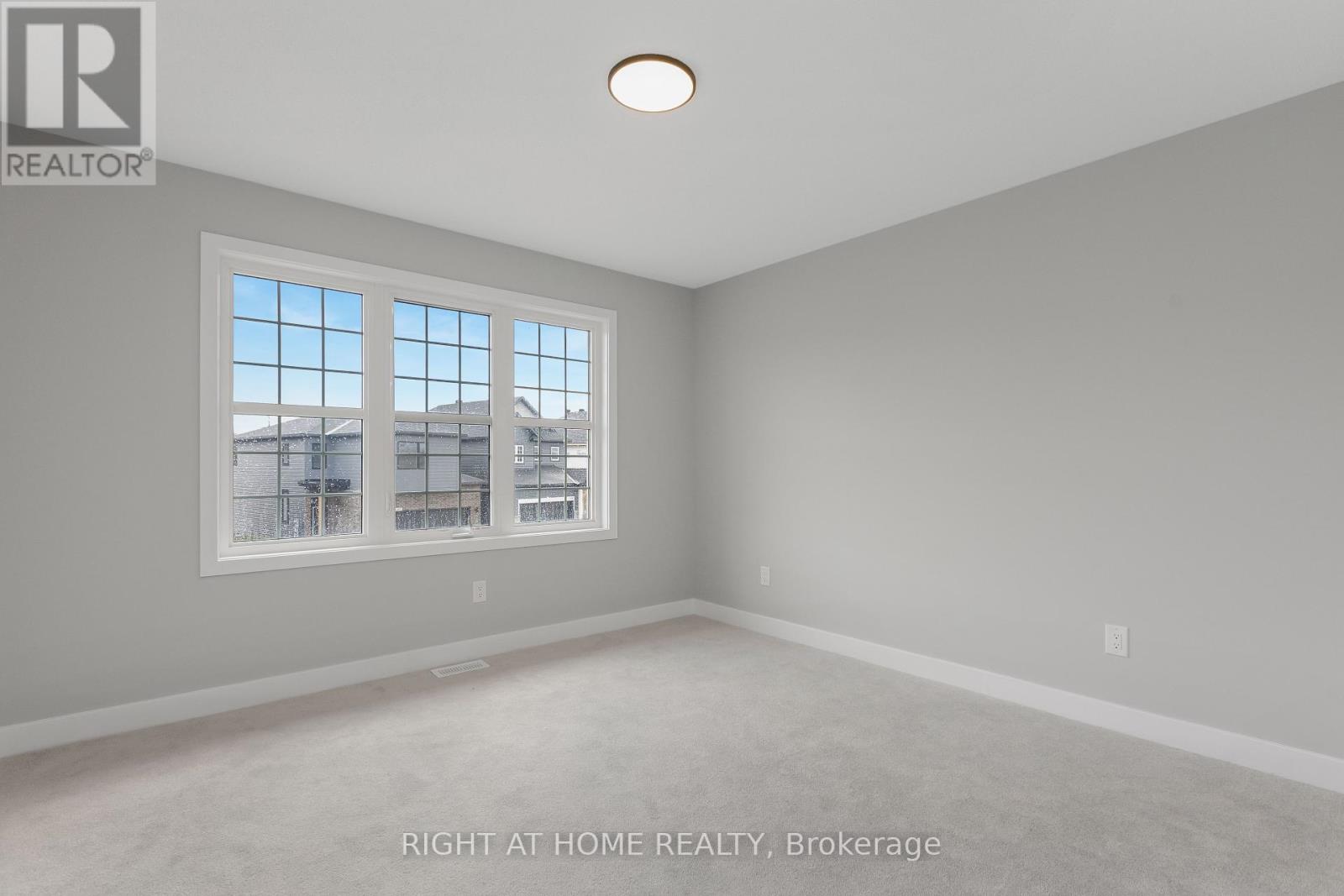 Photo 38 of 584 Paakanaak Avenue, Ottawa ON