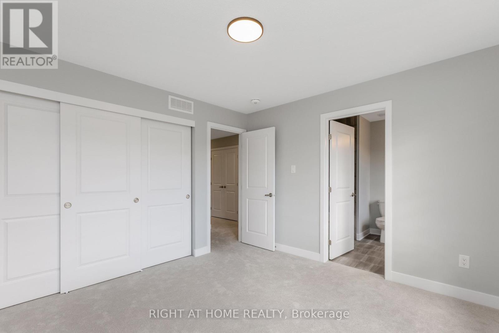 Photo 39 of 584 Paakanaak Avenue, Ottawa ON