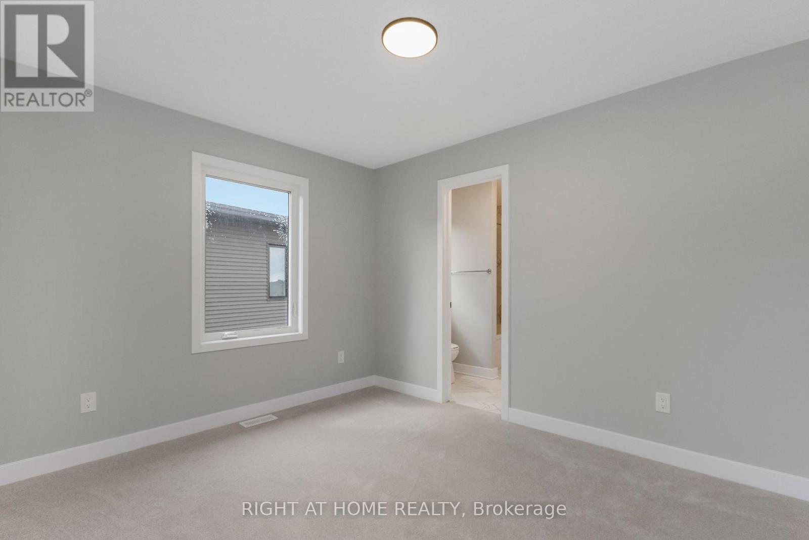 Photo 42 of 584 Paakanaak Avenue, Ottawa ON