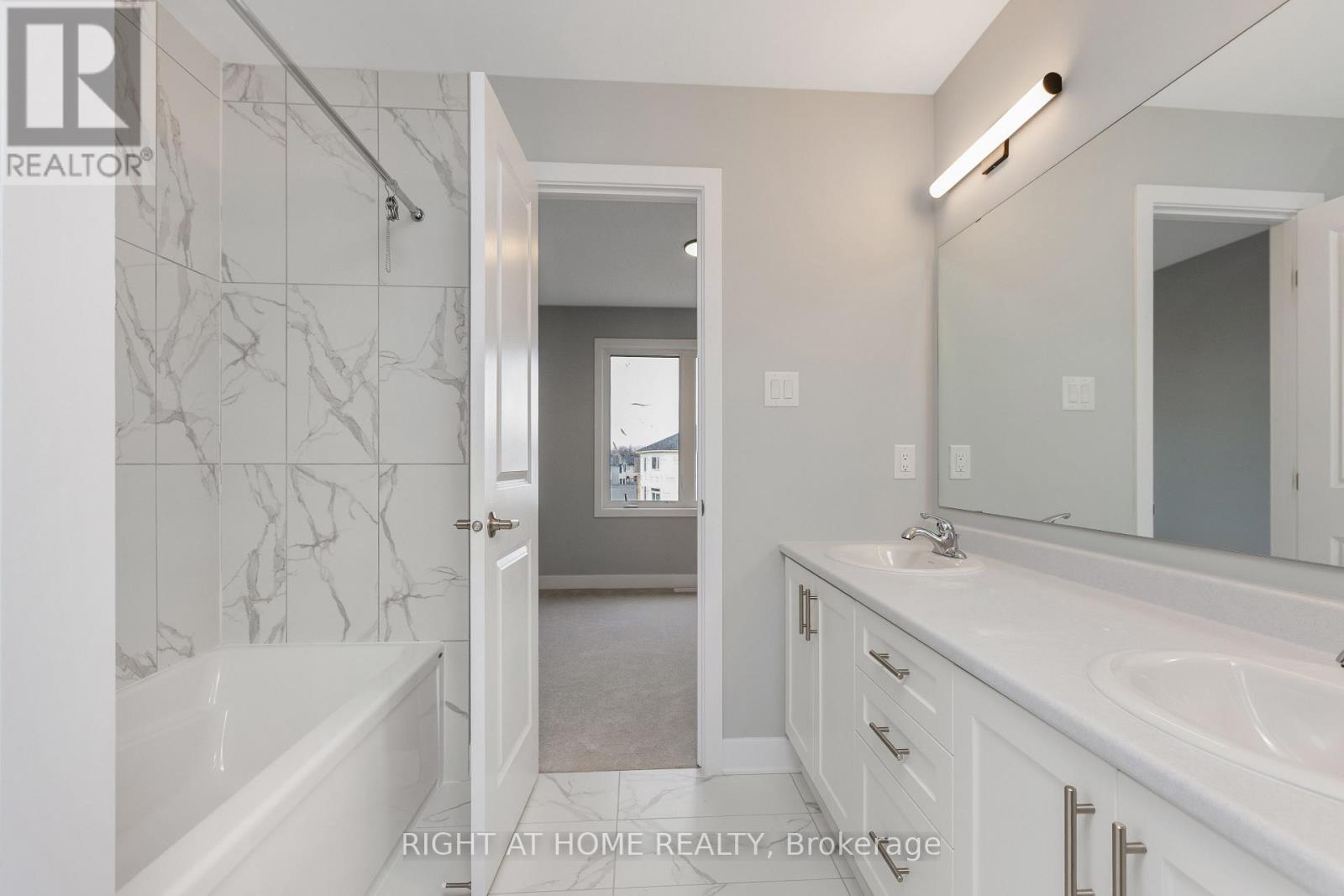 Photo 44 of 584 Paakanaak Avenue, Ottawa ON