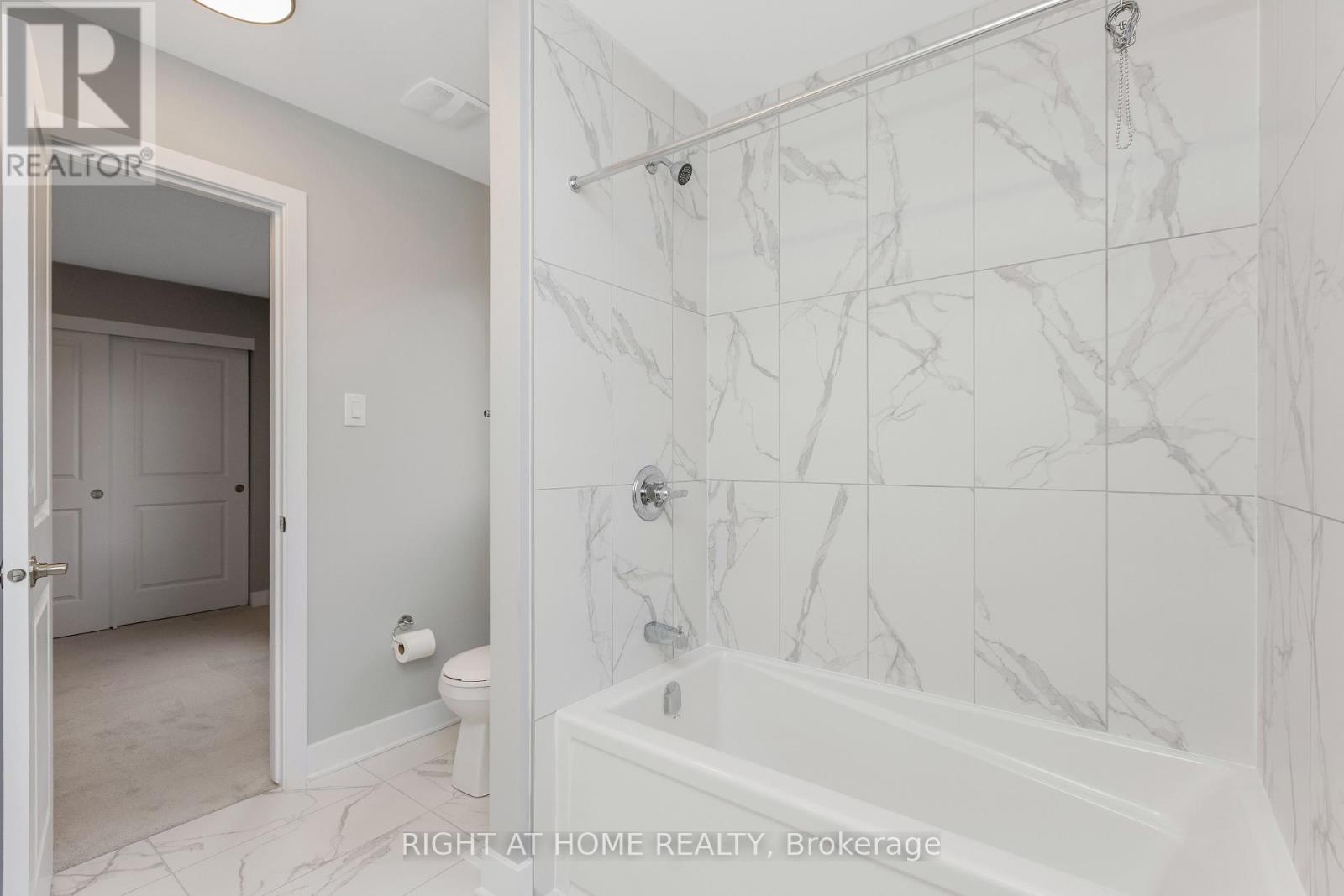 Photo 45 of 584 Paakanaak Avenue, Ottawa ON