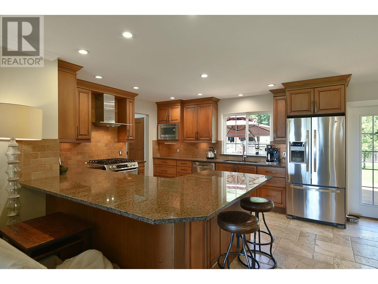 1000 CEMETERY ROAD, Gibsons