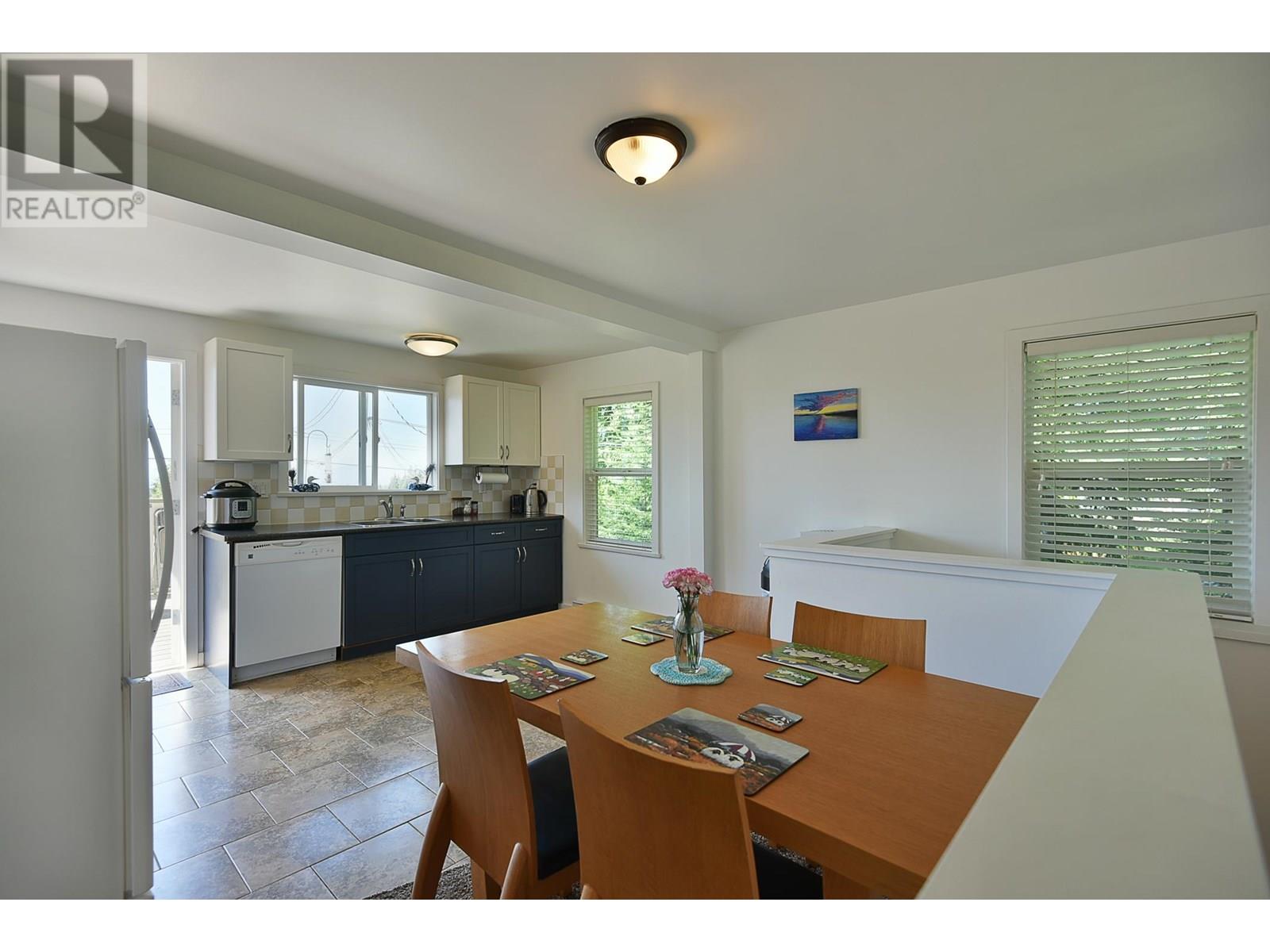 1000 CEMETERY ROAD, Gibsons