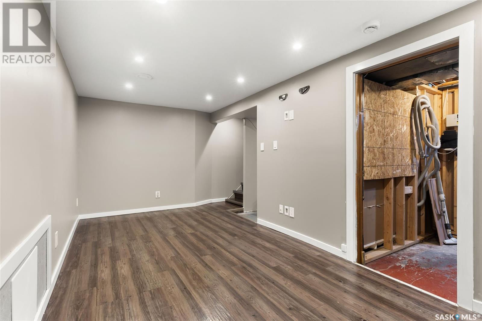 Single Family House Bungalow for Sale in  Le Jeune PLACE Regina 