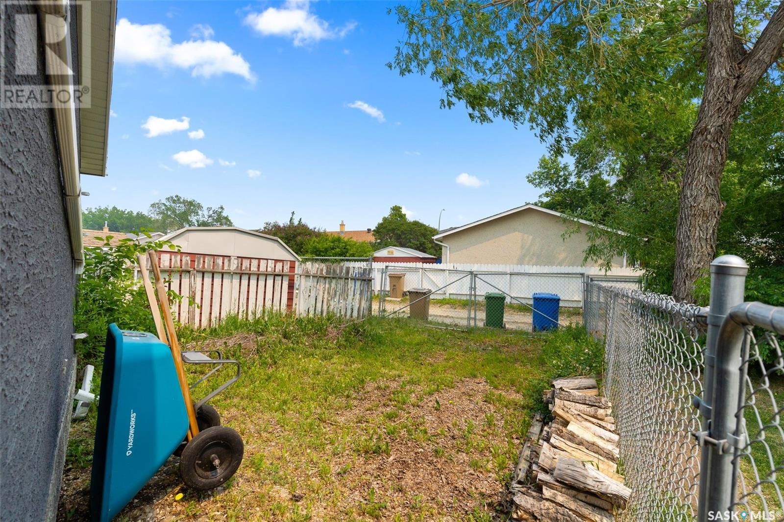 Single Family House Bungalow for Sale in  Le Jeune PLACE Regina 