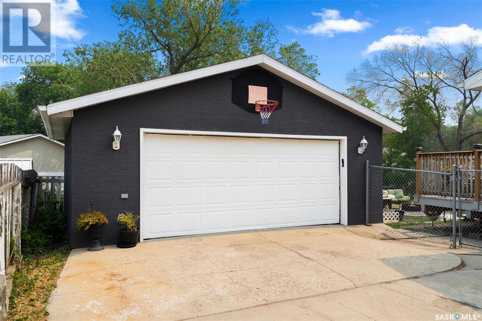 Single Family House Bungalow for Sale in  Le Jeune PLACE Regina 