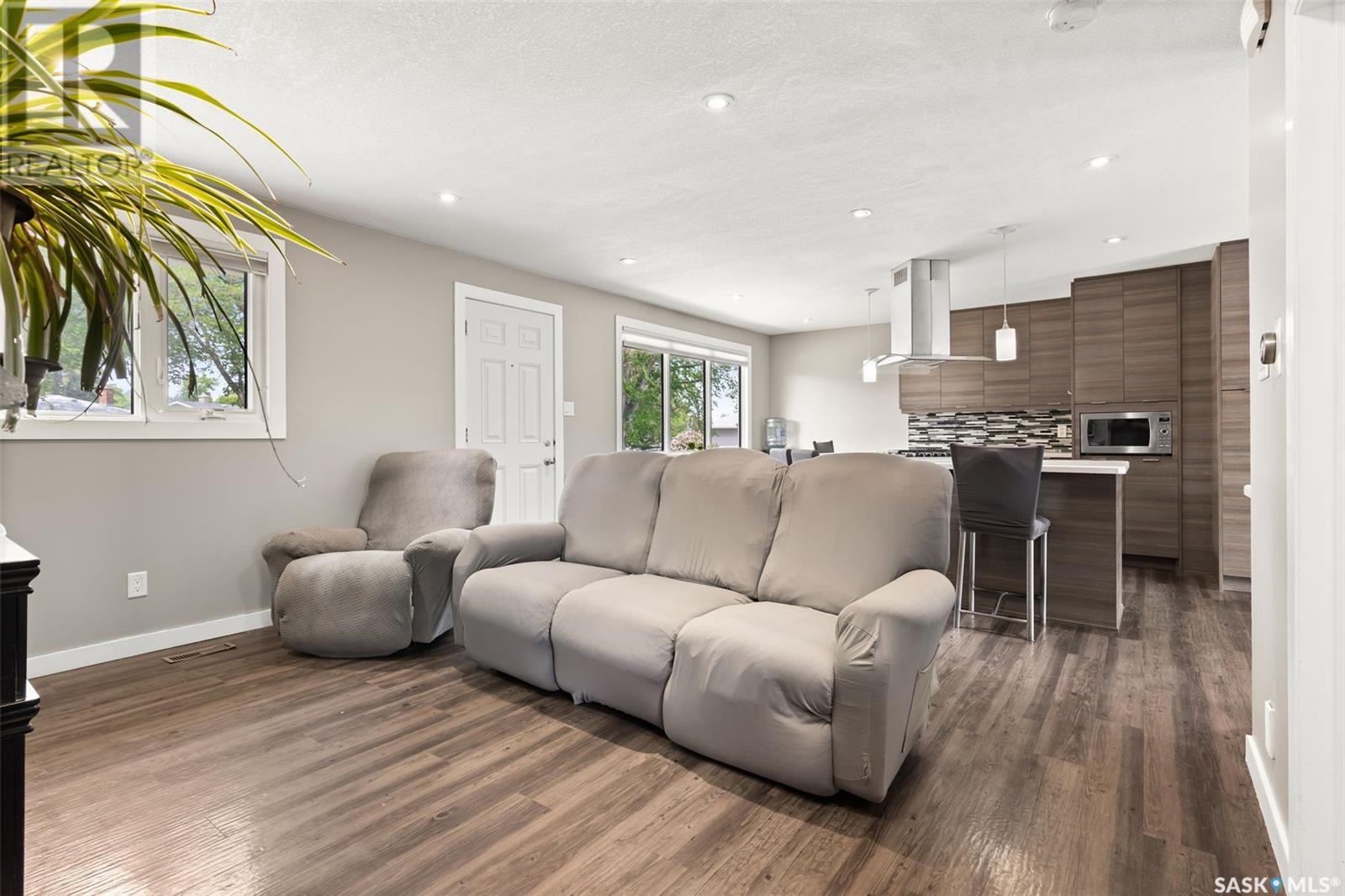 Single Family House Bungalow for Sale in  Le Jeune PLACE Regina 