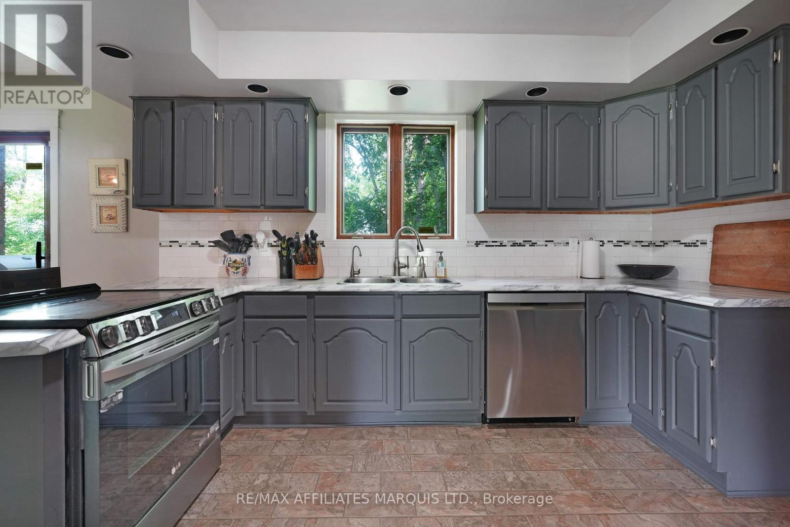 Photo 2 of 18467 Andre Street, South Glengarry ON