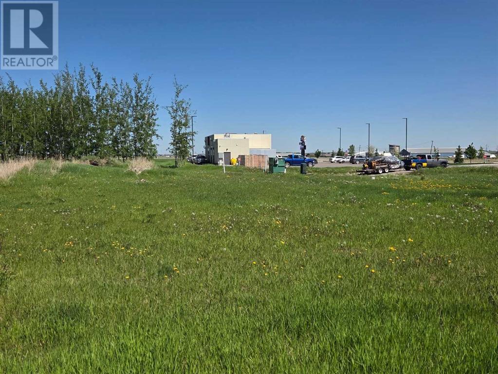 Photo 3 of 2412 20th Street, Didsbury AB